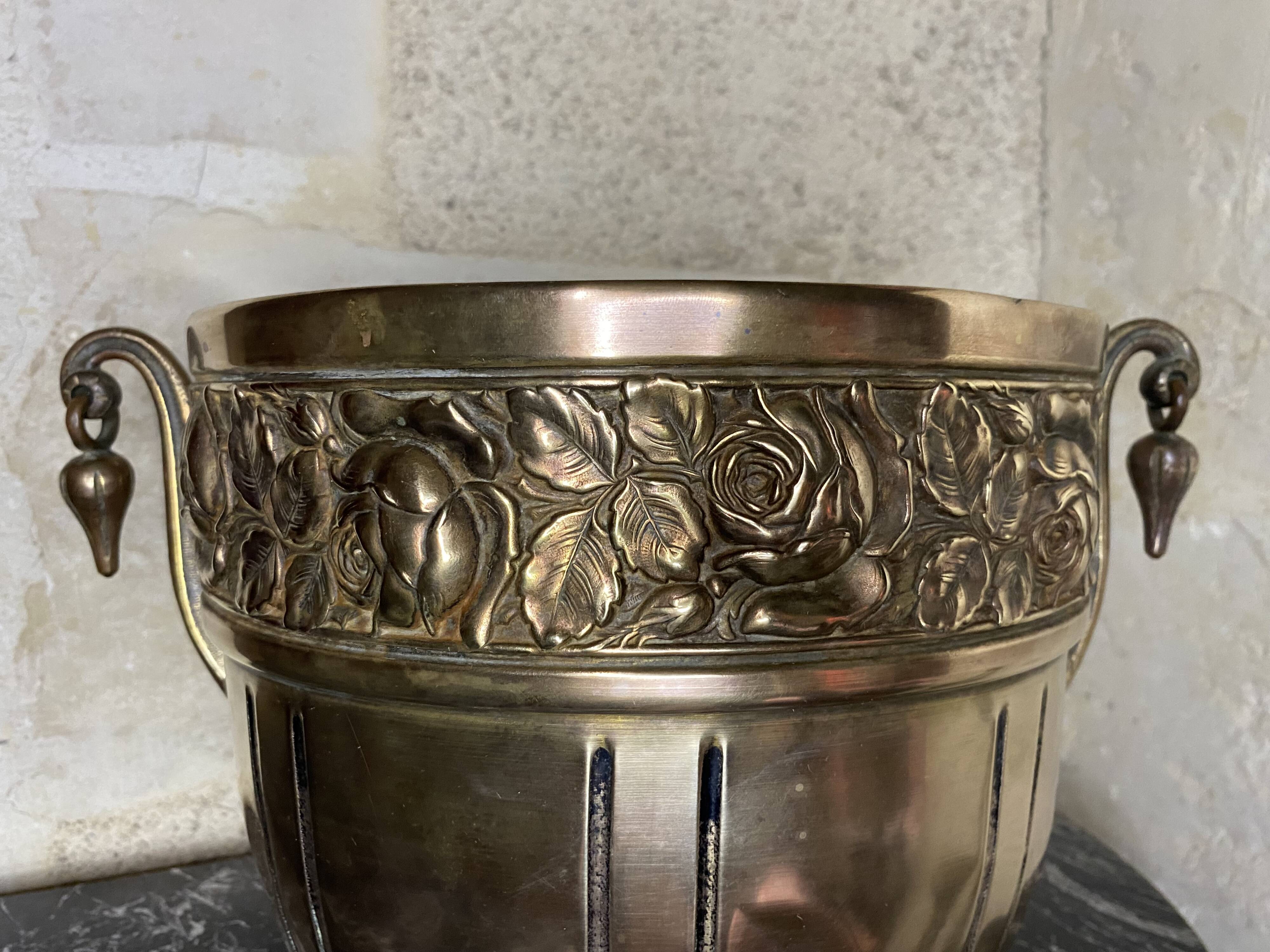 Art deco flowerpot