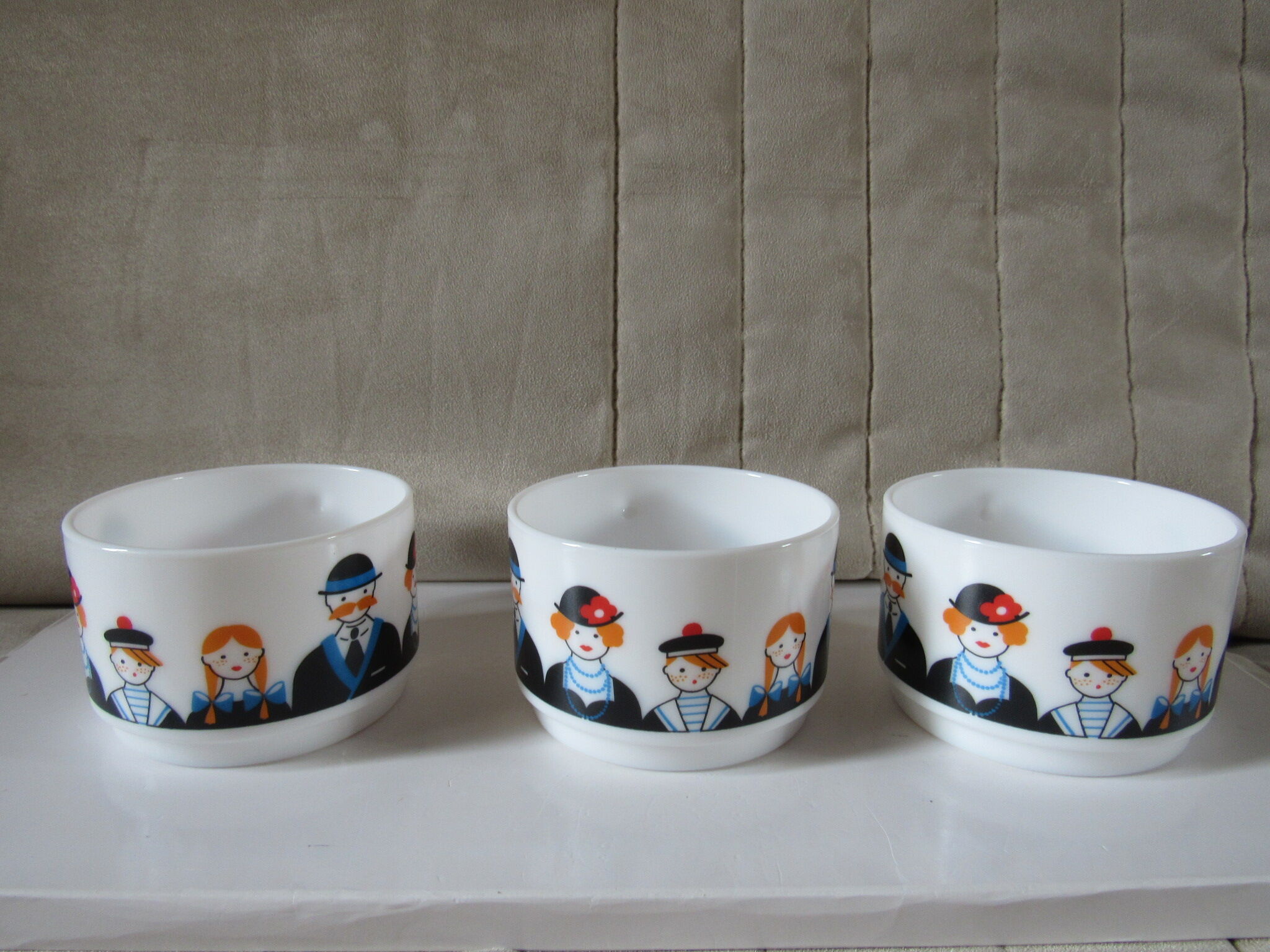 Vintage coffee cup Arcopal patterns family characters