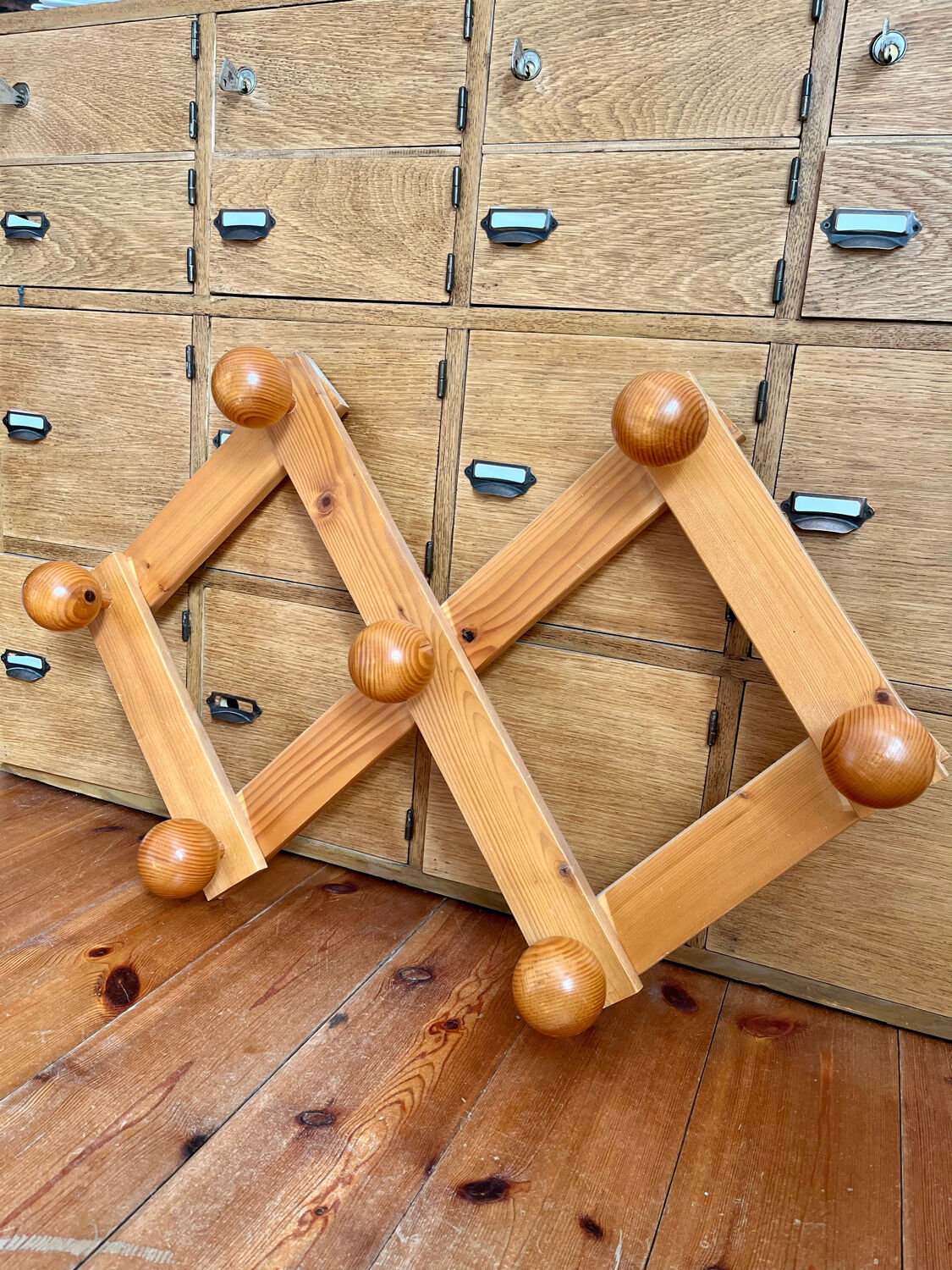 Pine accordion coat rack