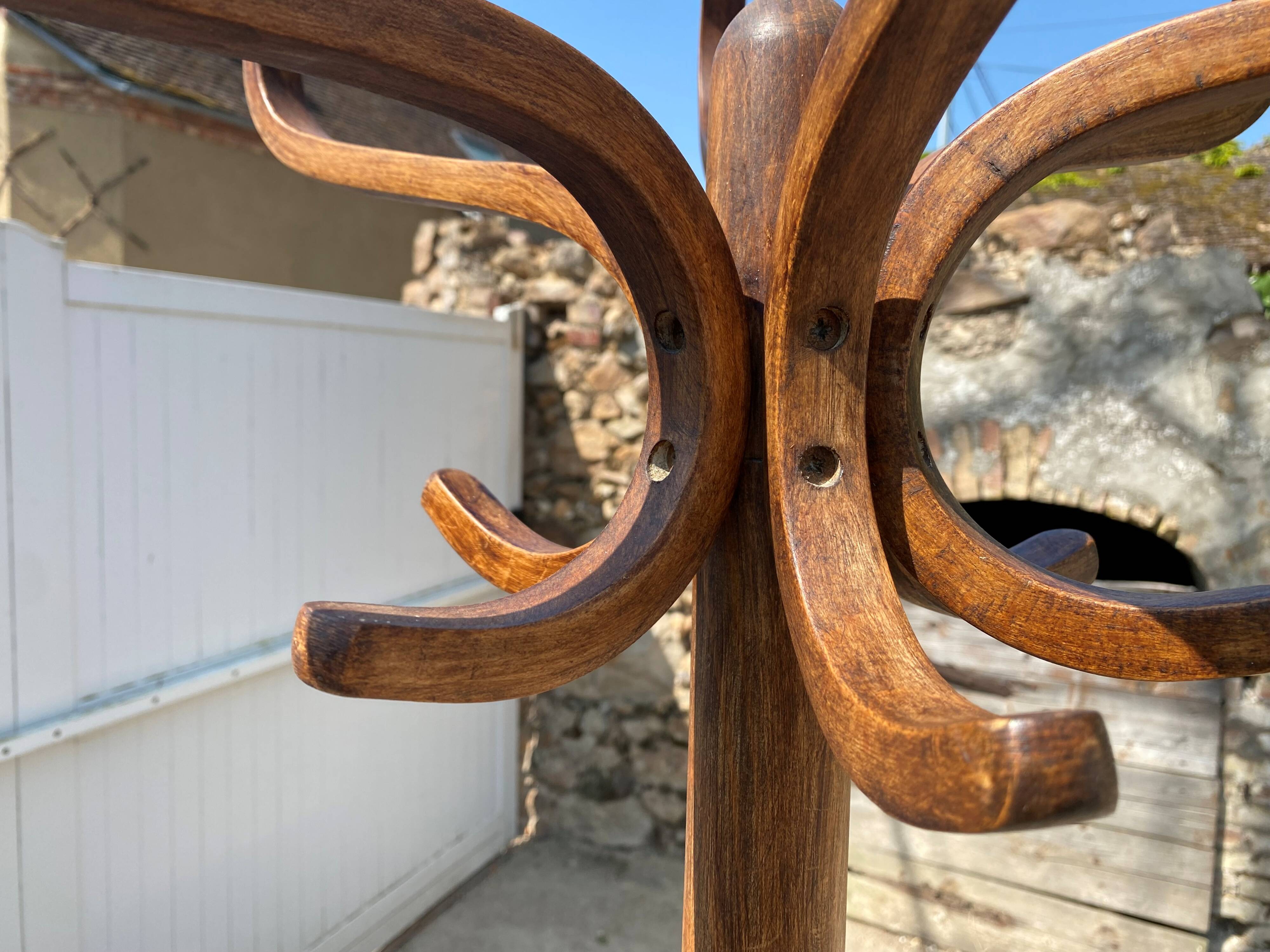 Baumann bistro style 1960s curved wood swivel parrot coat rack