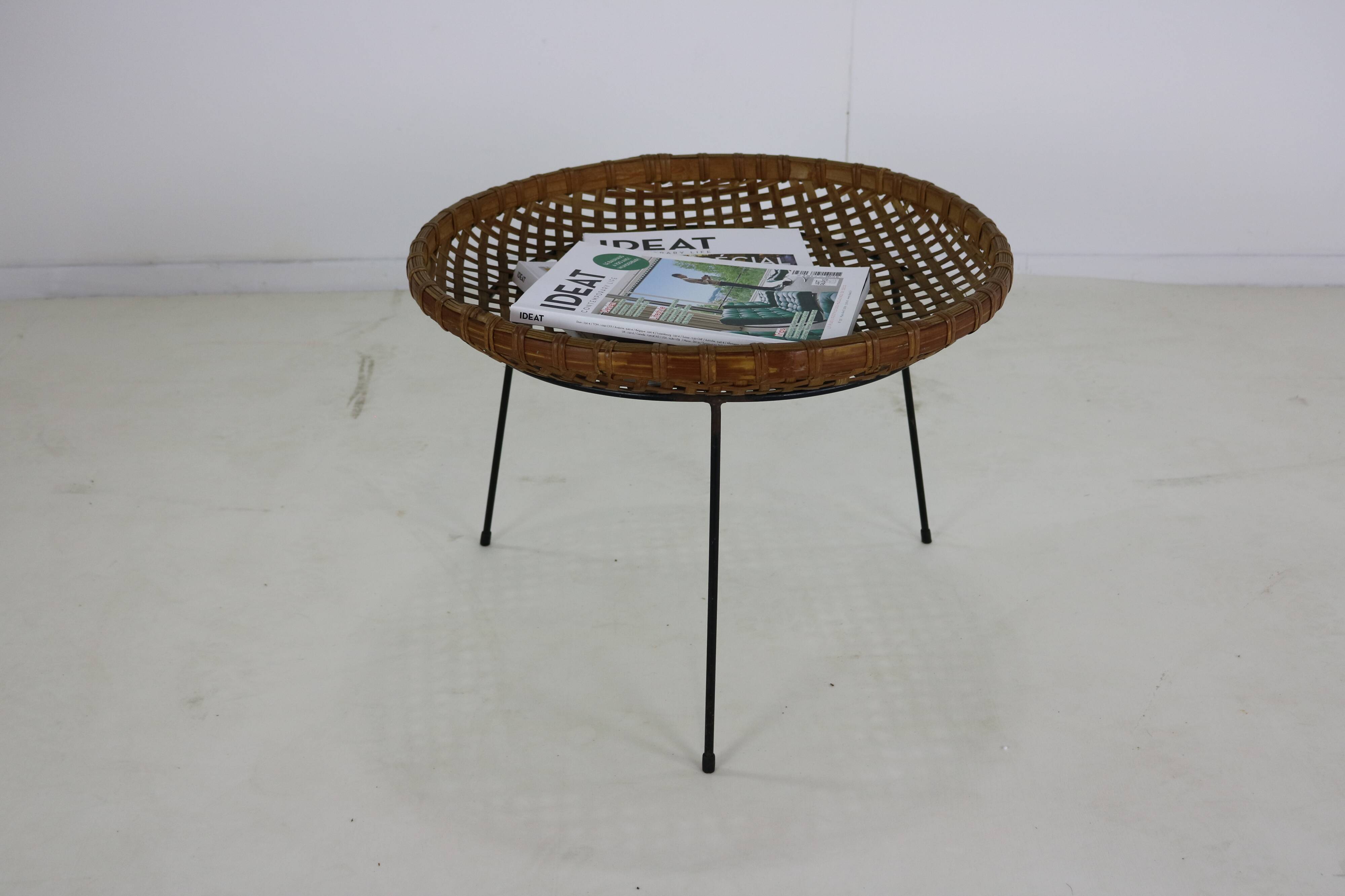 Dutch design rattan / rush tripod magazine side table