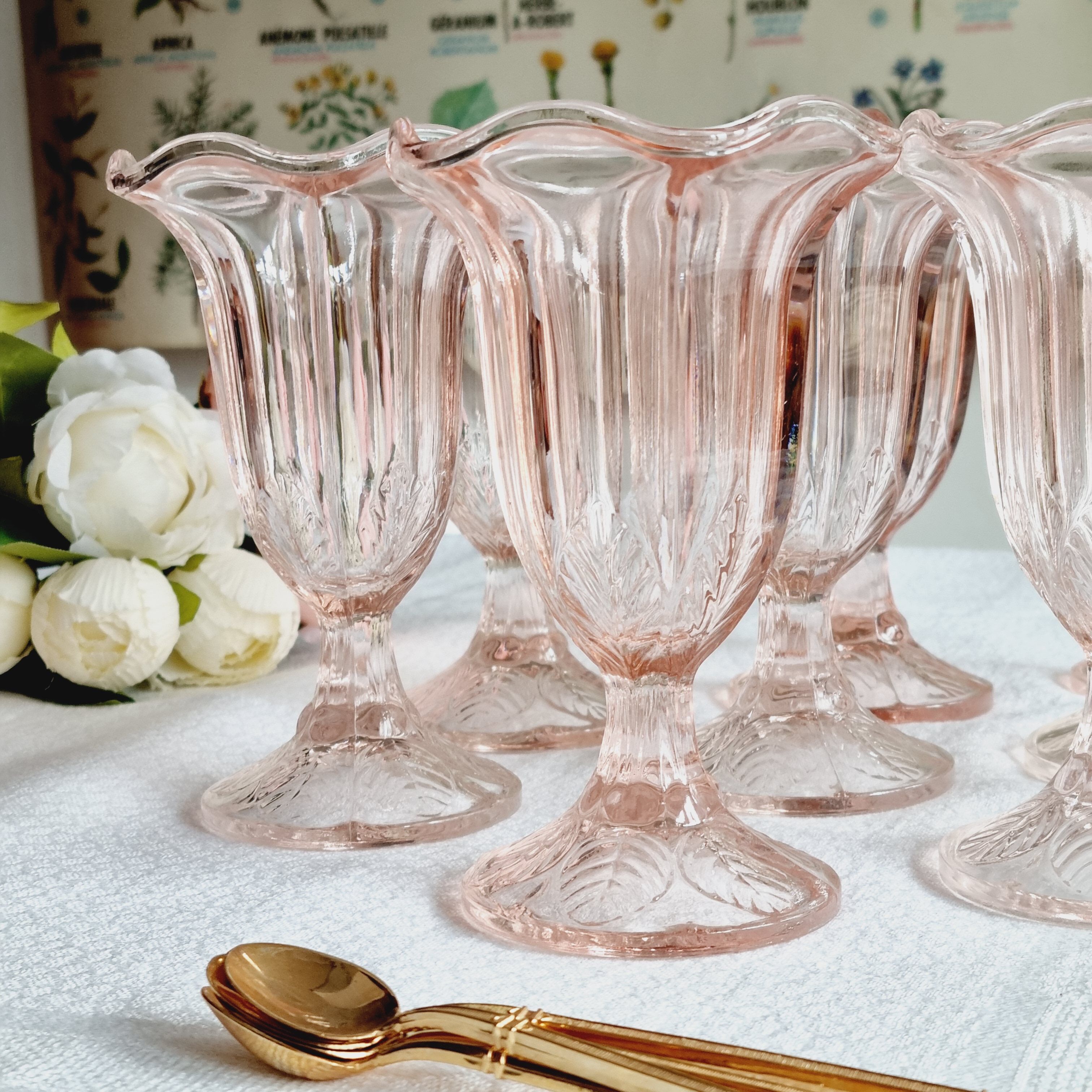 Set of 9 ice cream or fruit cups in pink Fidenza Italy molded glass