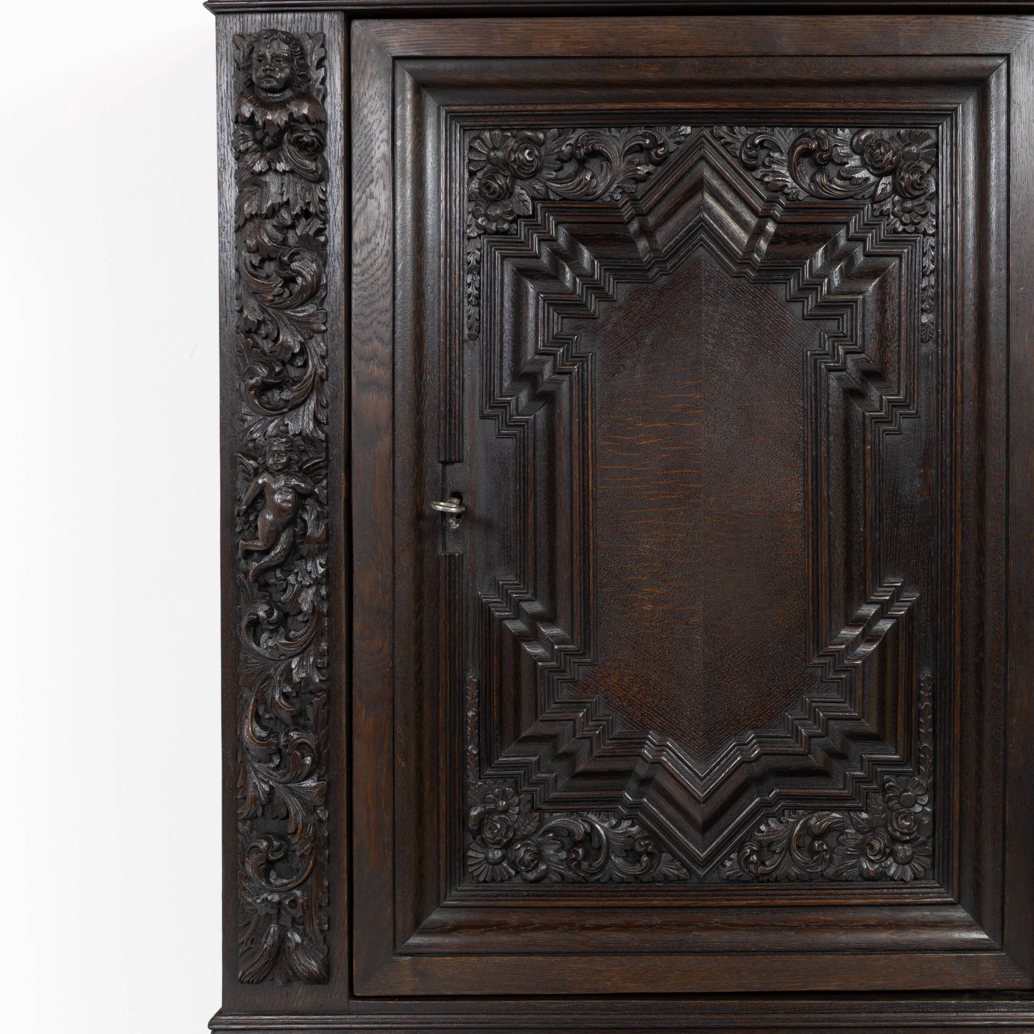 Cabinet néo-baroque de Danzig en chêne - vers 1870-1880
