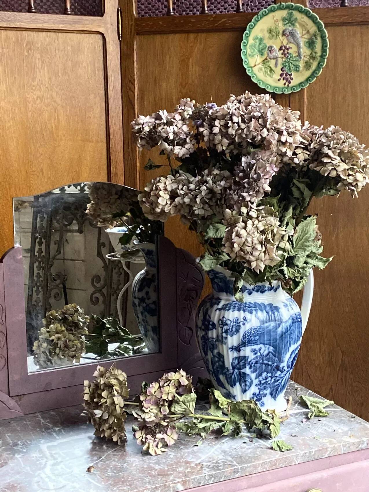Art Deco dressing table in oak with an antique rose patina, timeless charm
