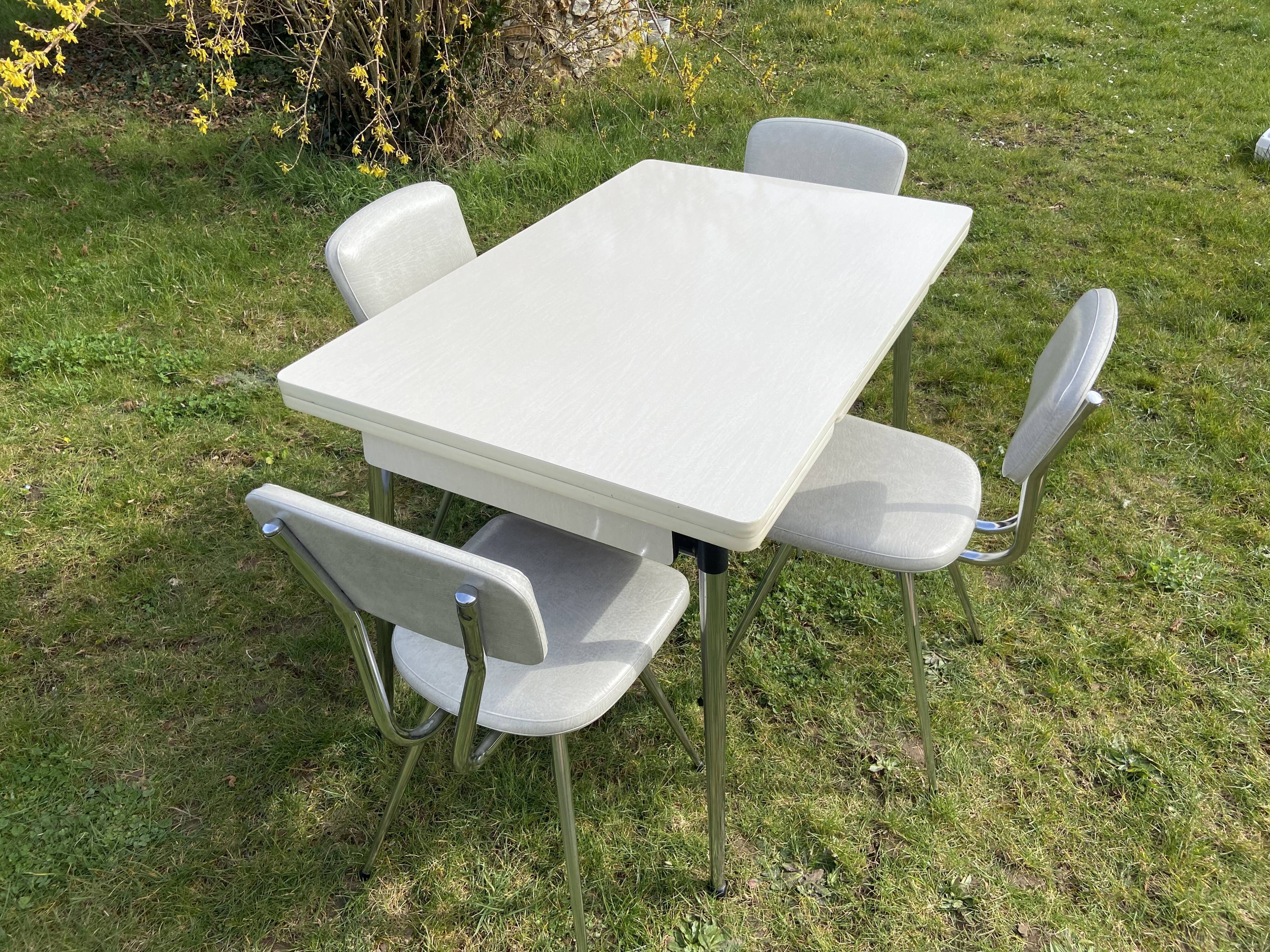 Formica table with 4 chairs