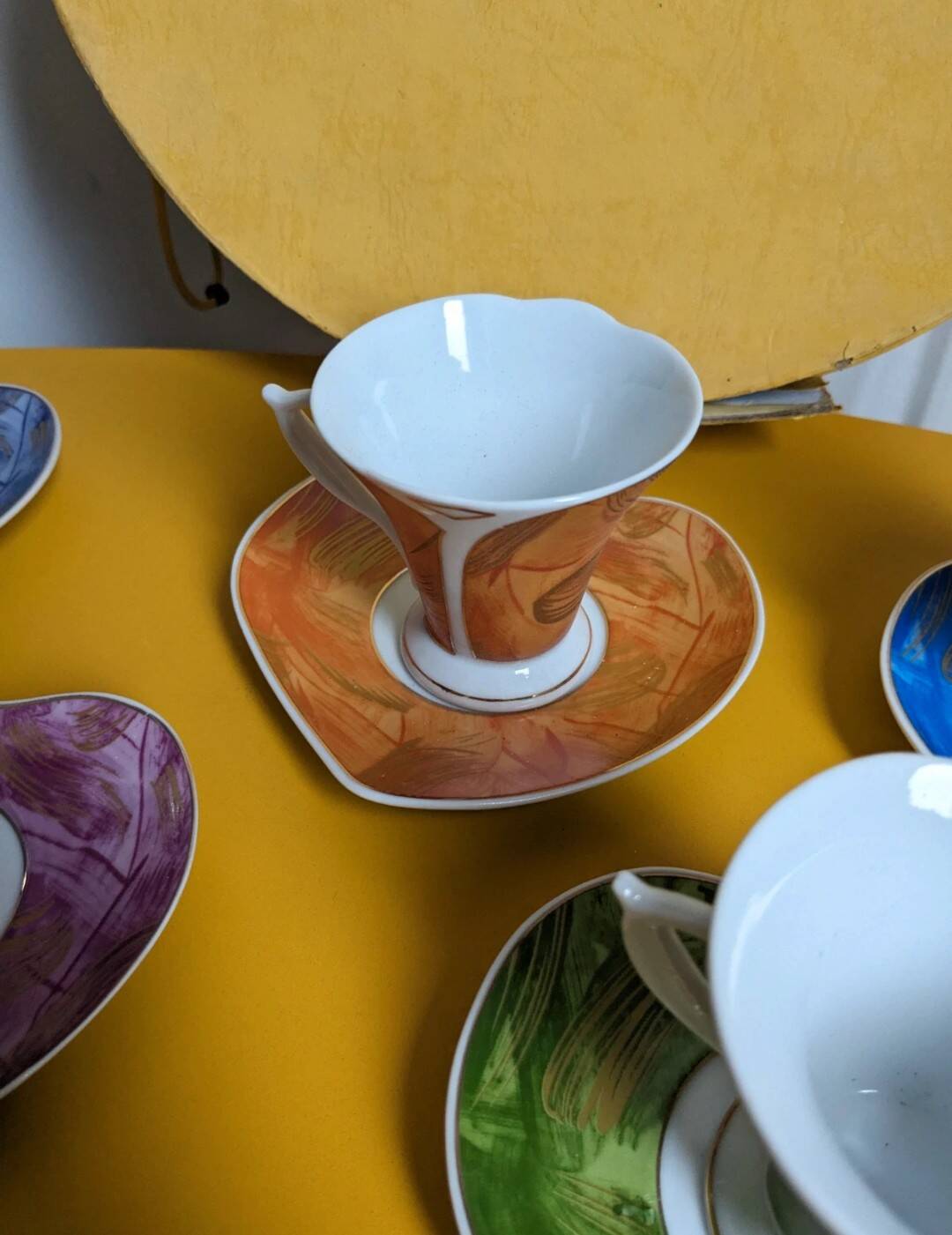 Coffee service for 6 cups "Tulip" in fine porcelain. T.E.C France. Vintage.