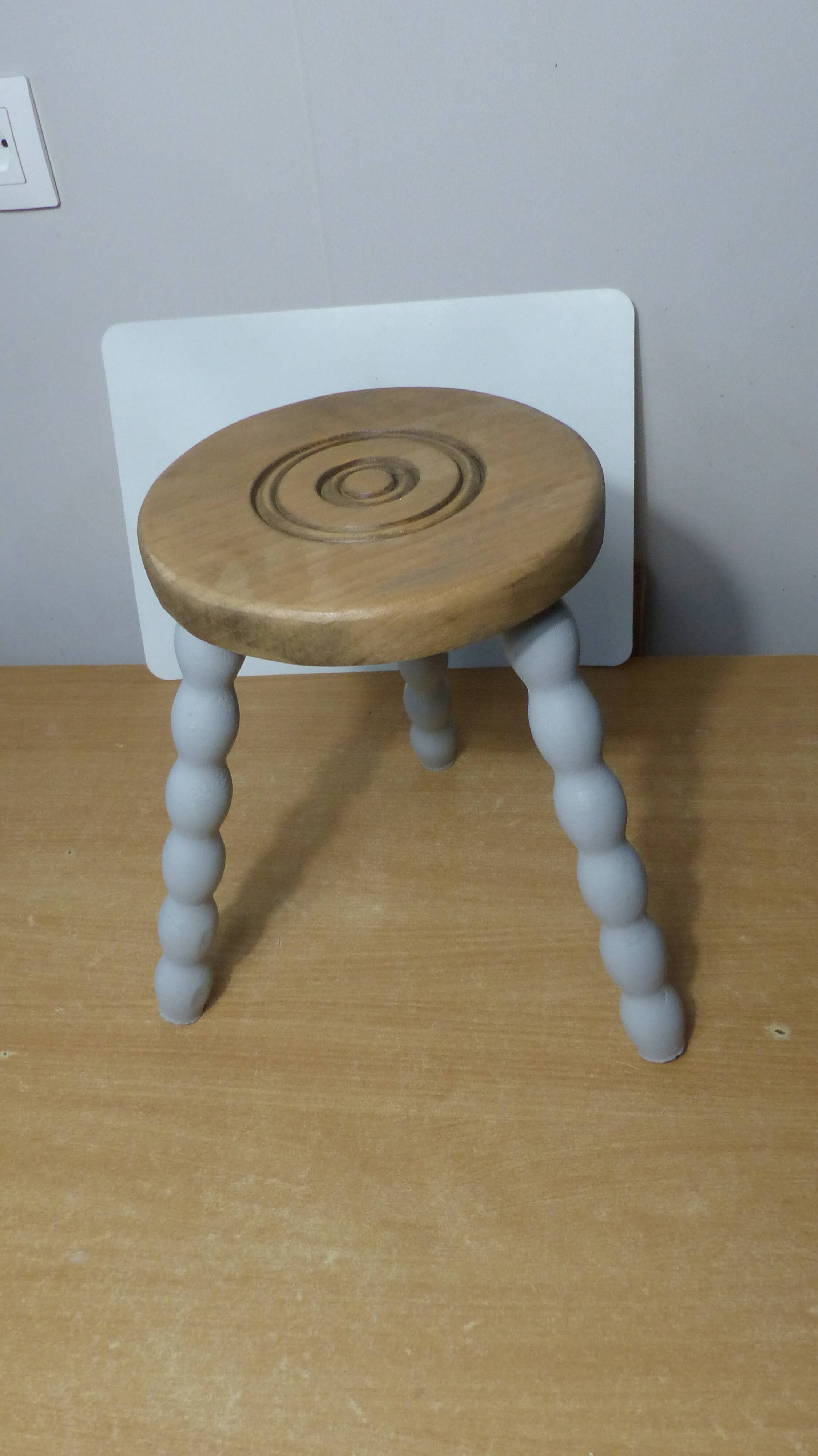 Tripod stool