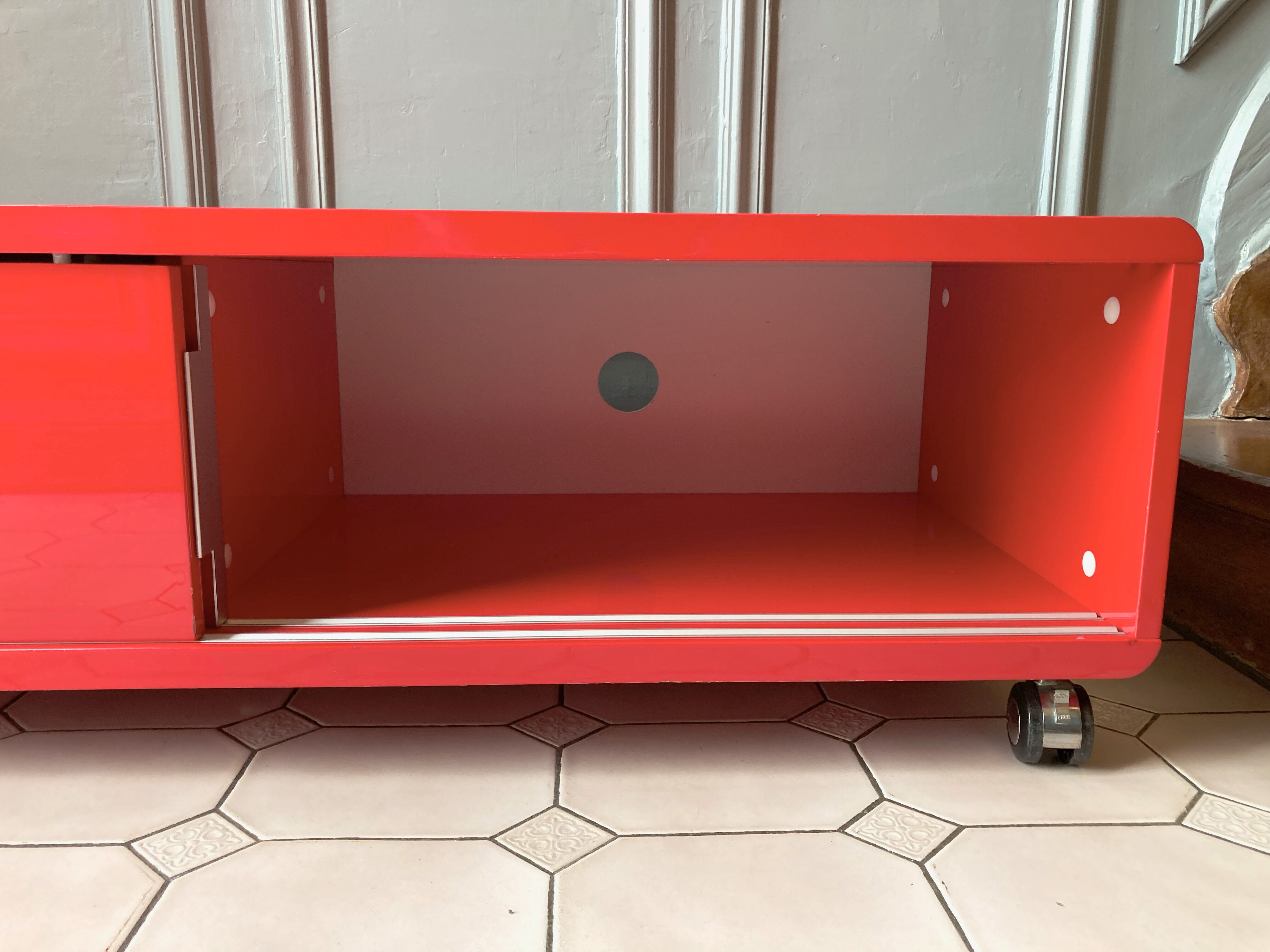 Lacquered red tv cabinet