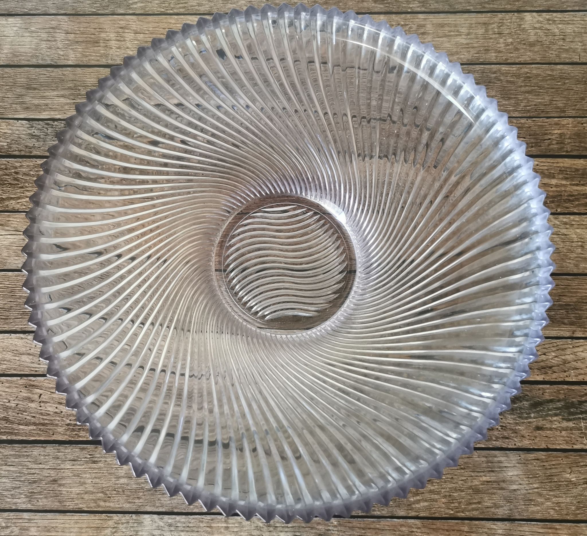 Striated glass cut