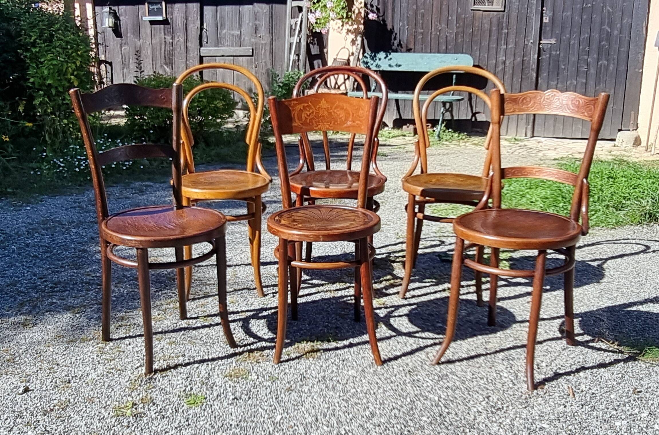 6 Thonet Fischel bistro chairs and others in curved wood from the early 20th century