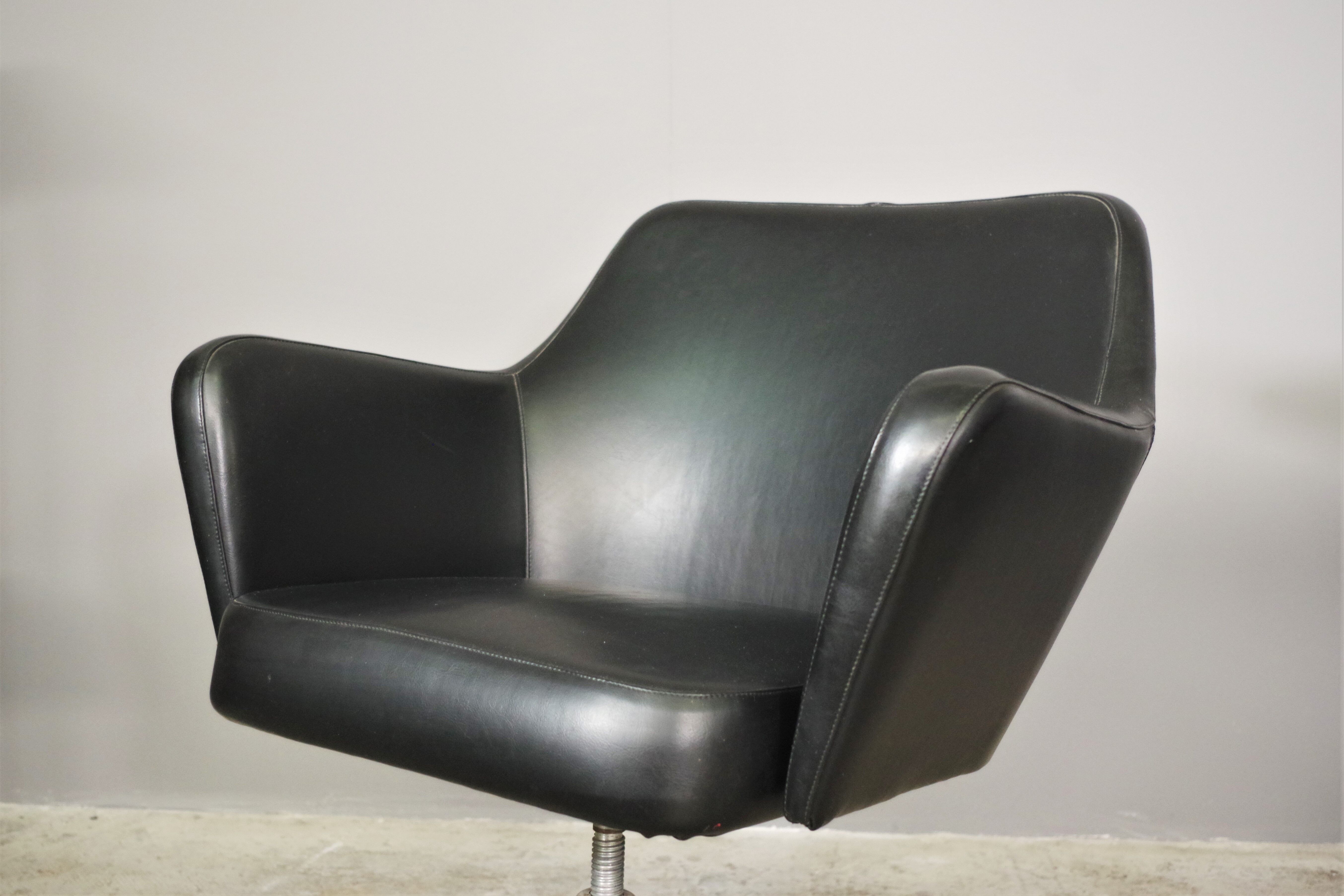 Desk and two chairs by Fantoni, 1960, set of 3