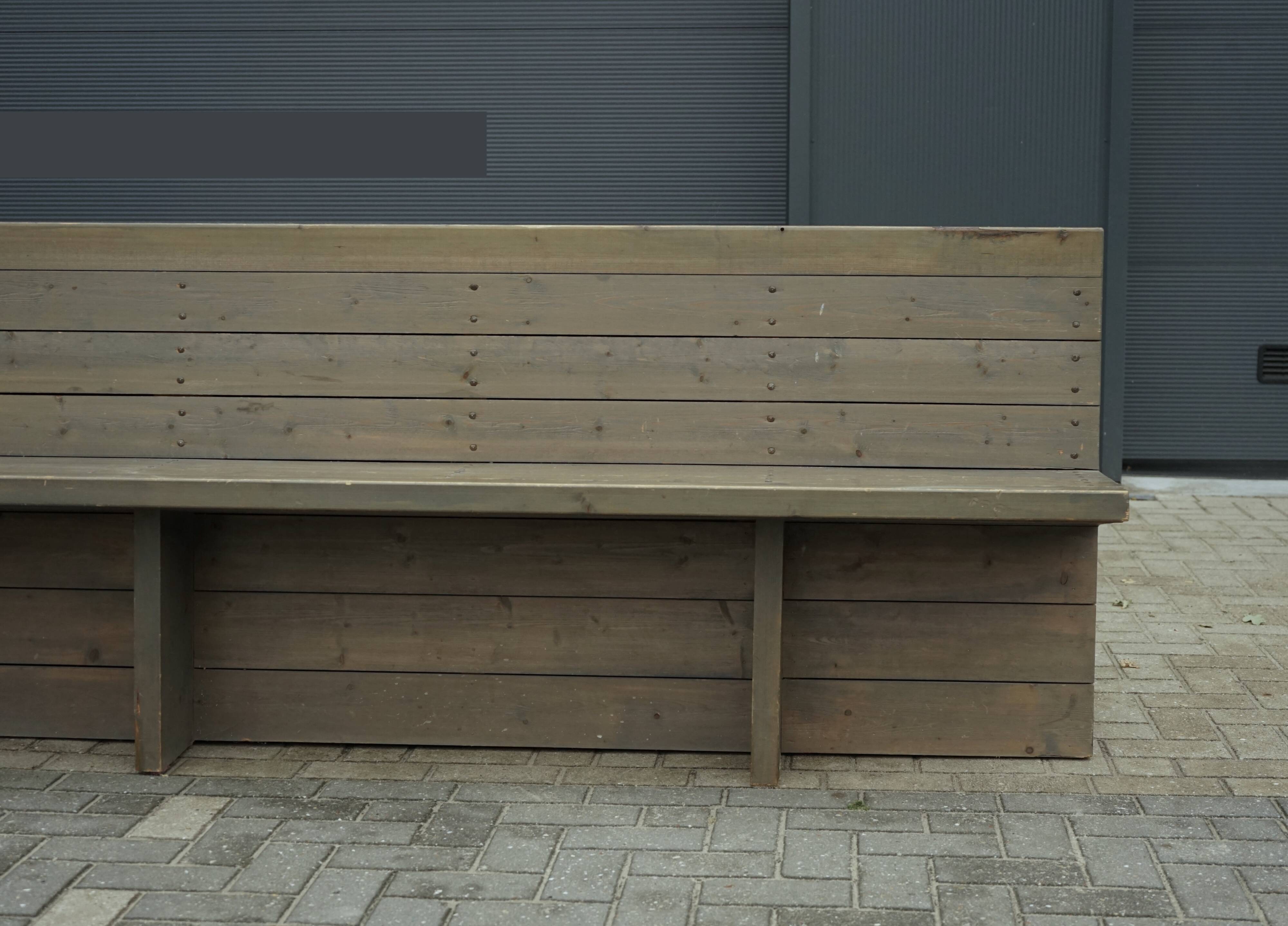 Banc d'école Bossche par Dom Hans van der Laan, 1964