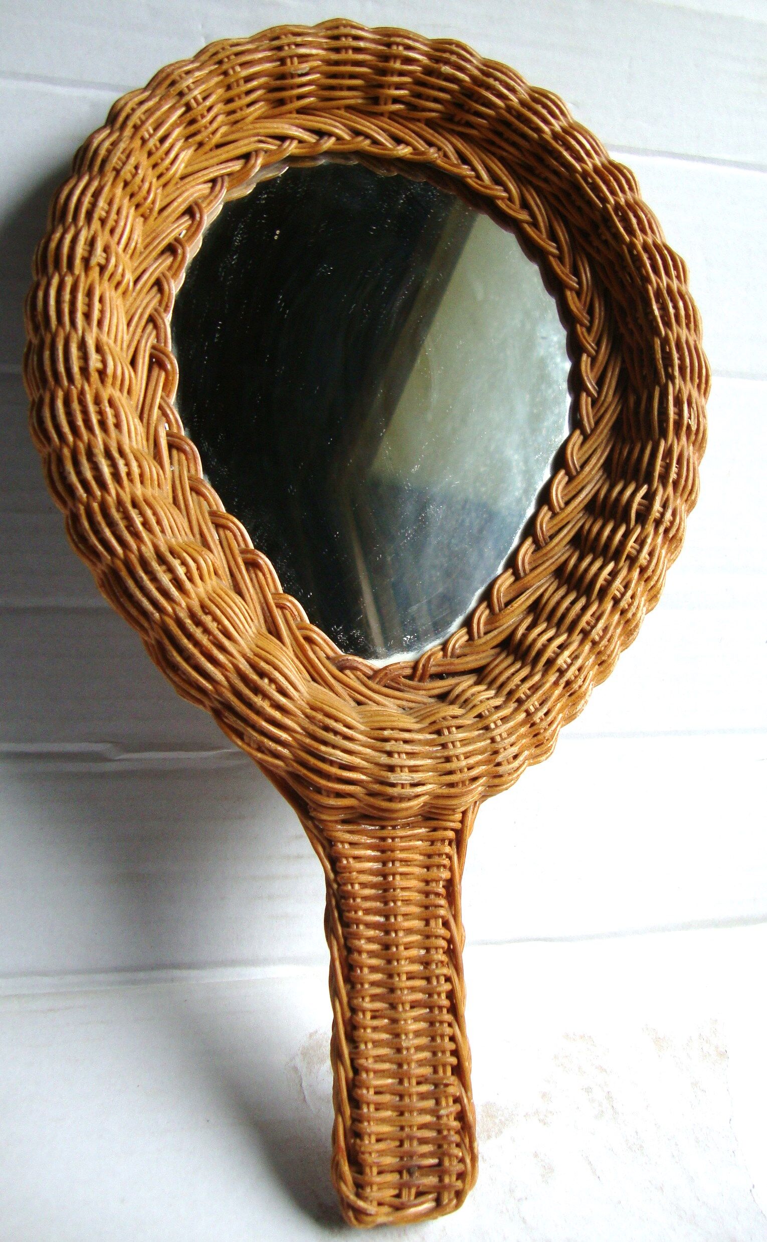 Miroir à main en rotin vintage 70s