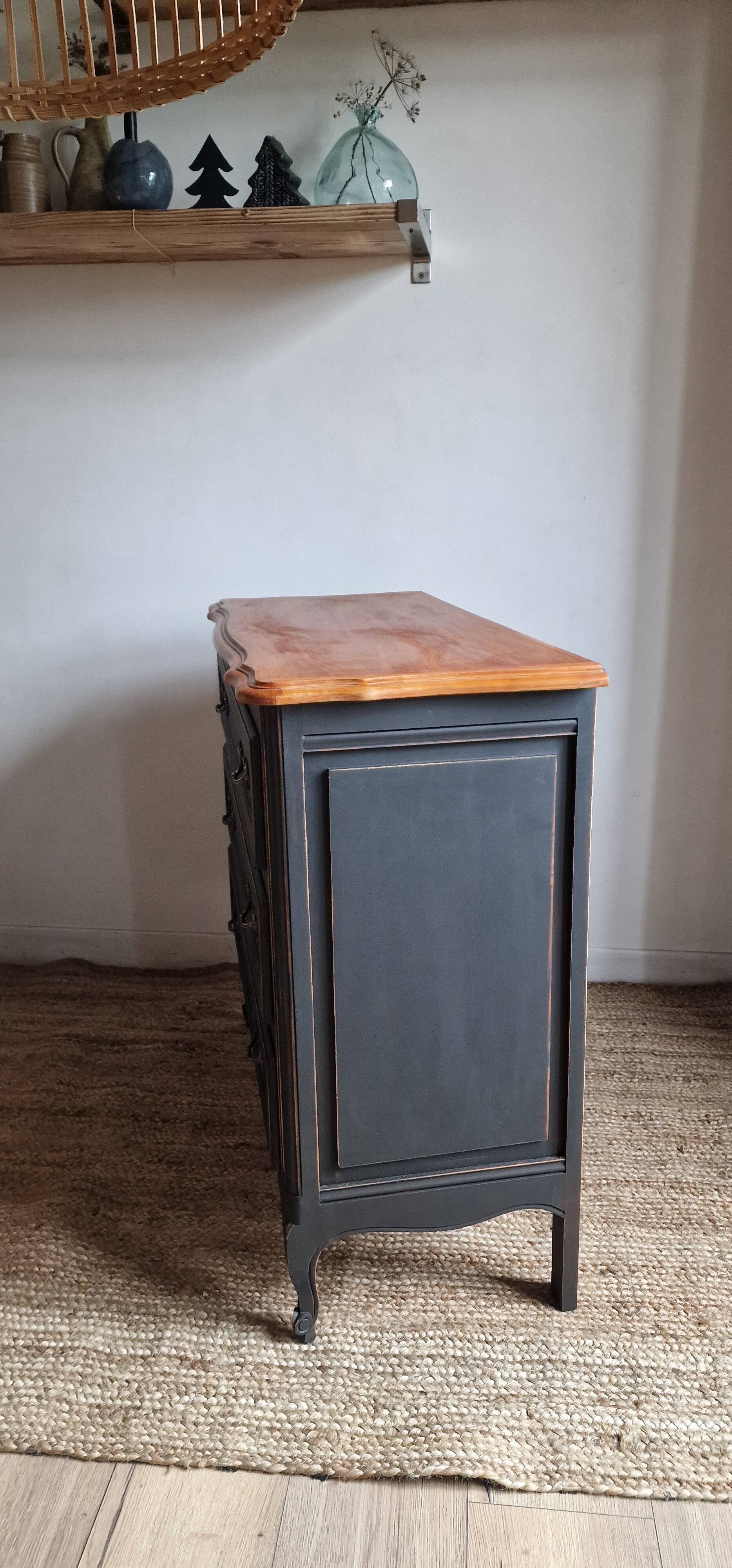 Antique chest of drawers