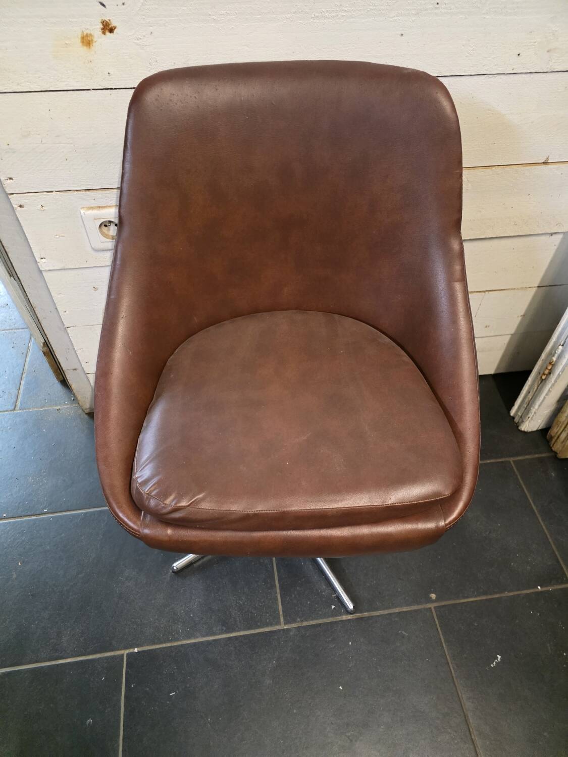 Swivel armchair with chrome metal legs from the 70s