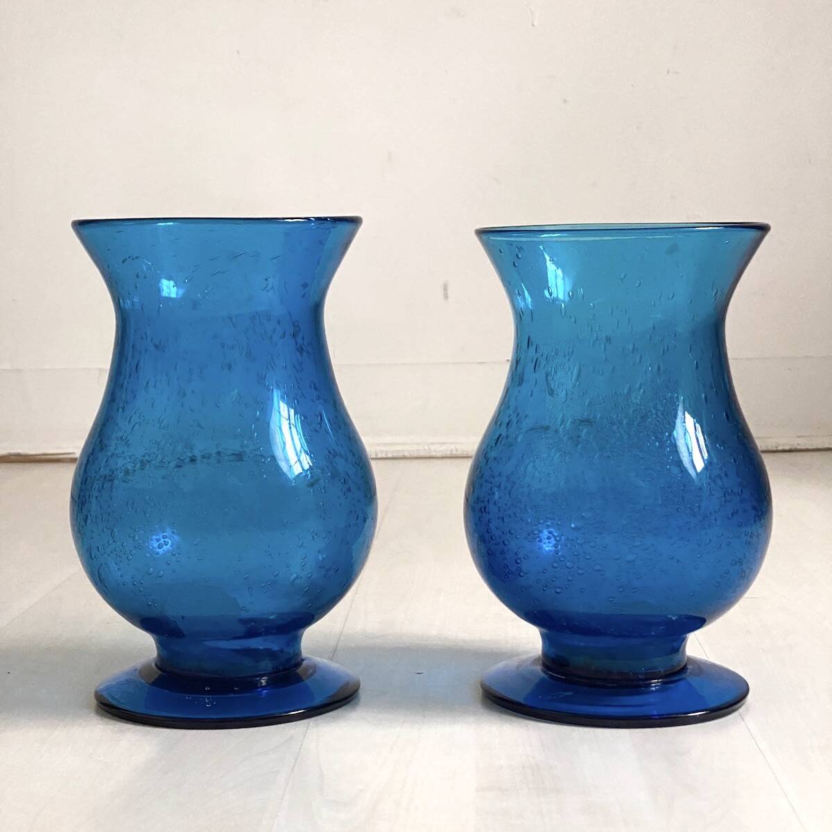 Pair of candle holders from the Biot glassworks, height 22 cm, diameter 15 cm.