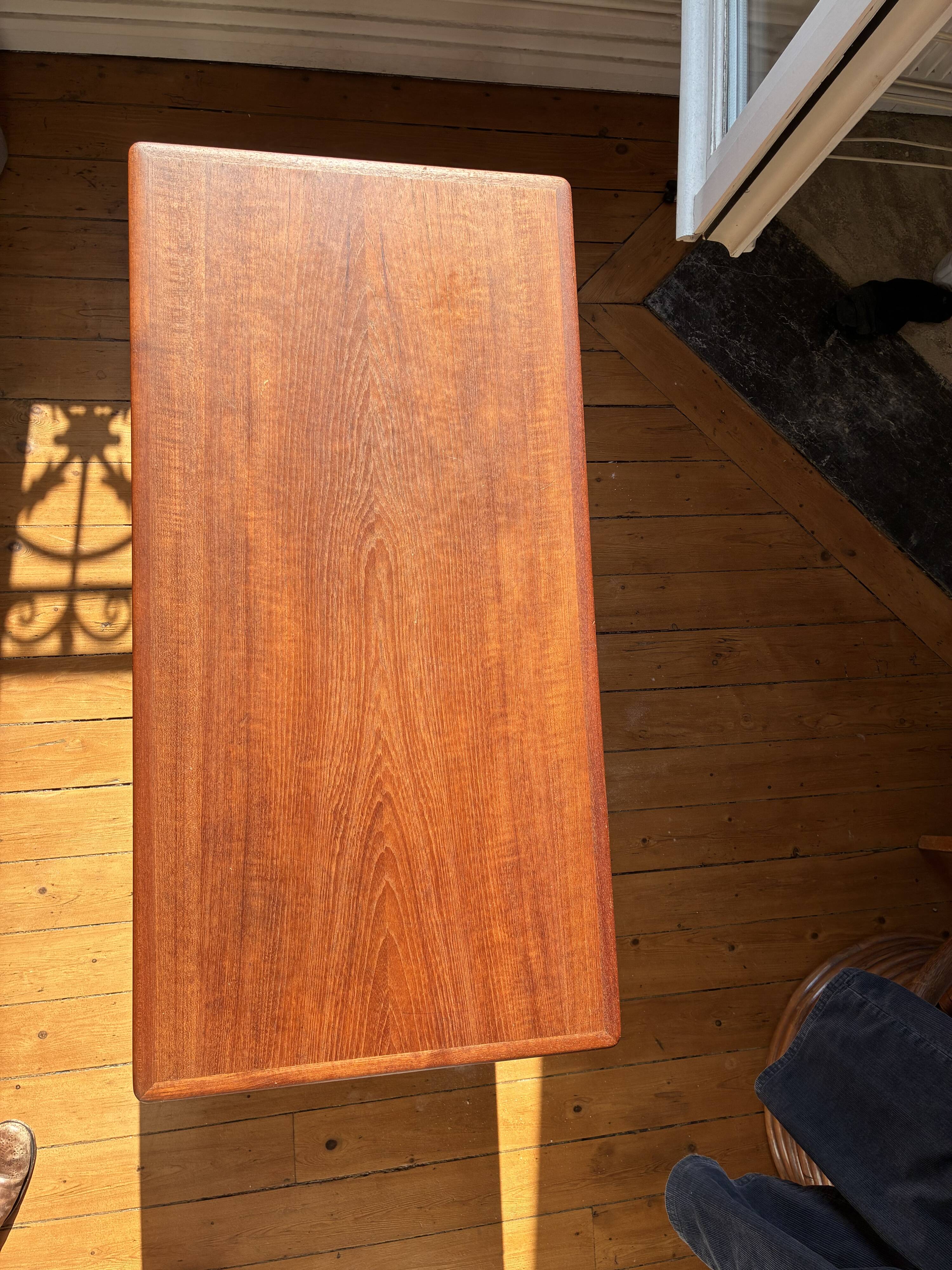 Table basse éditée par Elsteds Mobelfabrik Agerbaek