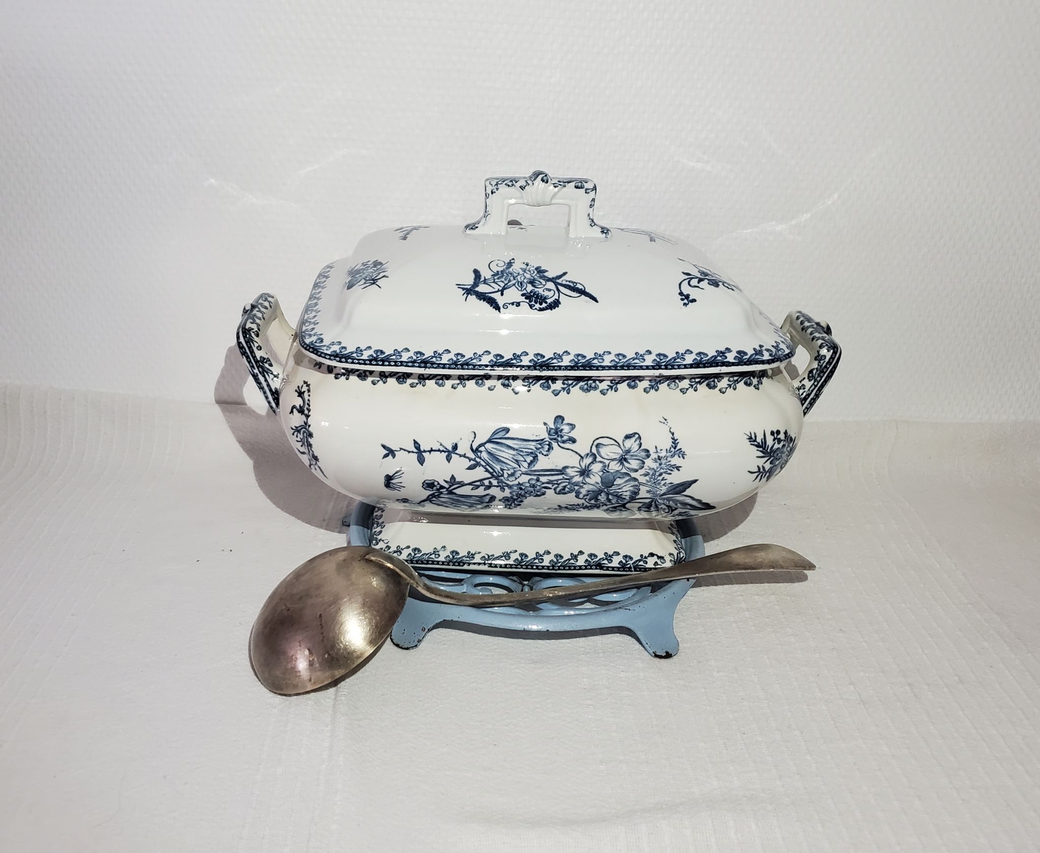 Soup-tureen of the earthenware factory of Pexonne