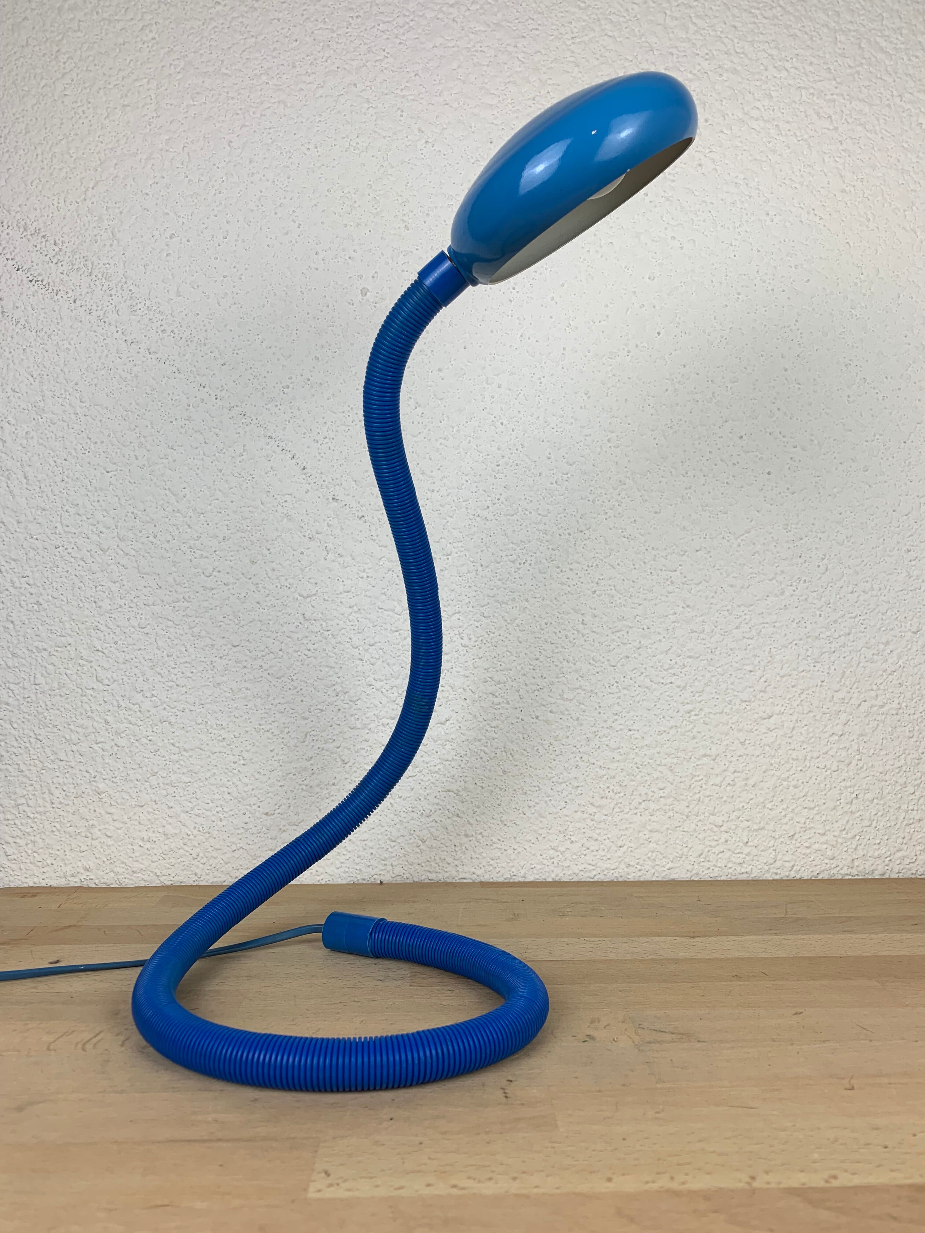 Flexible snake lamp blue 80s memphis