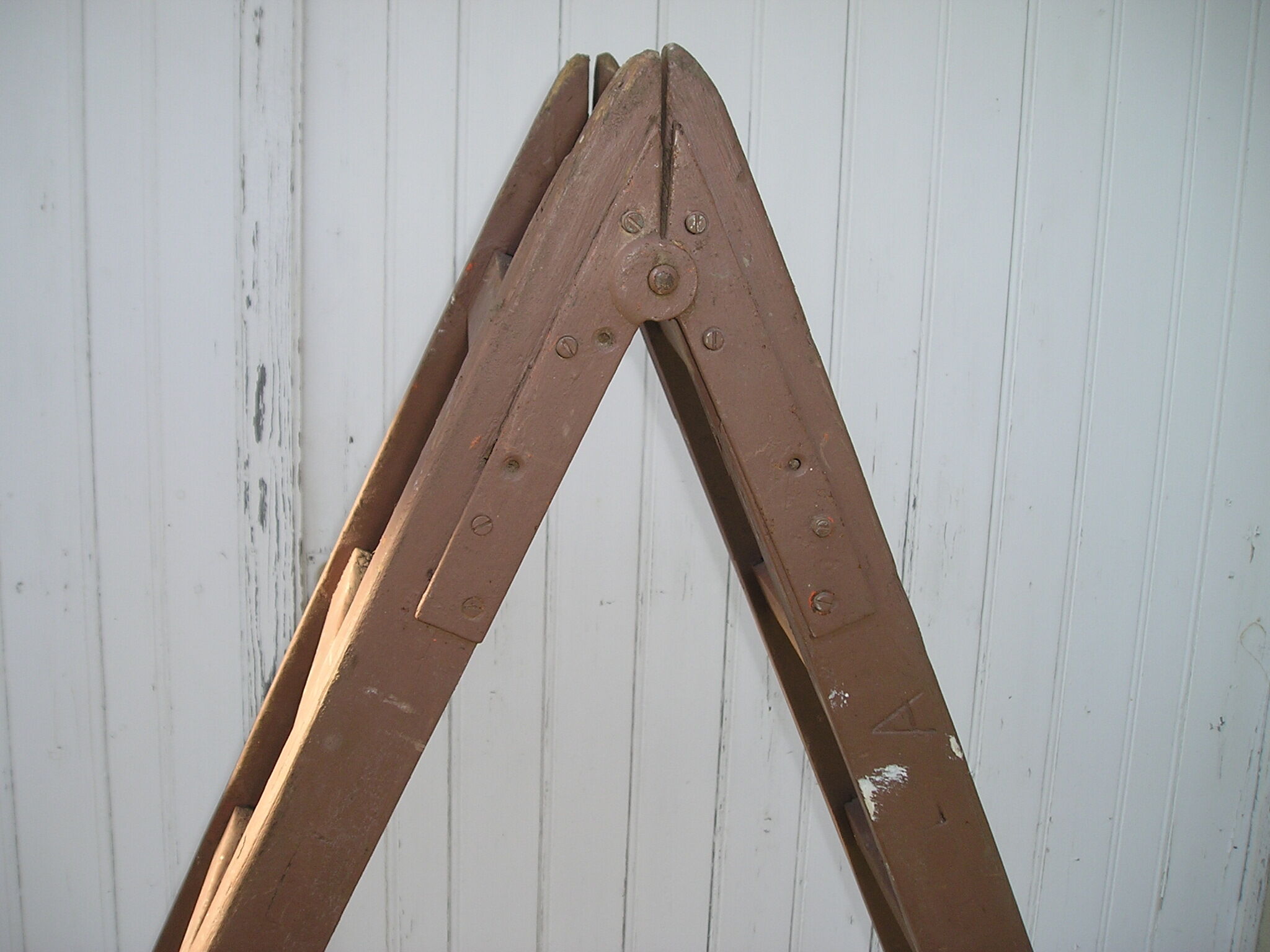 Old wooden painter's scale with 2 panels