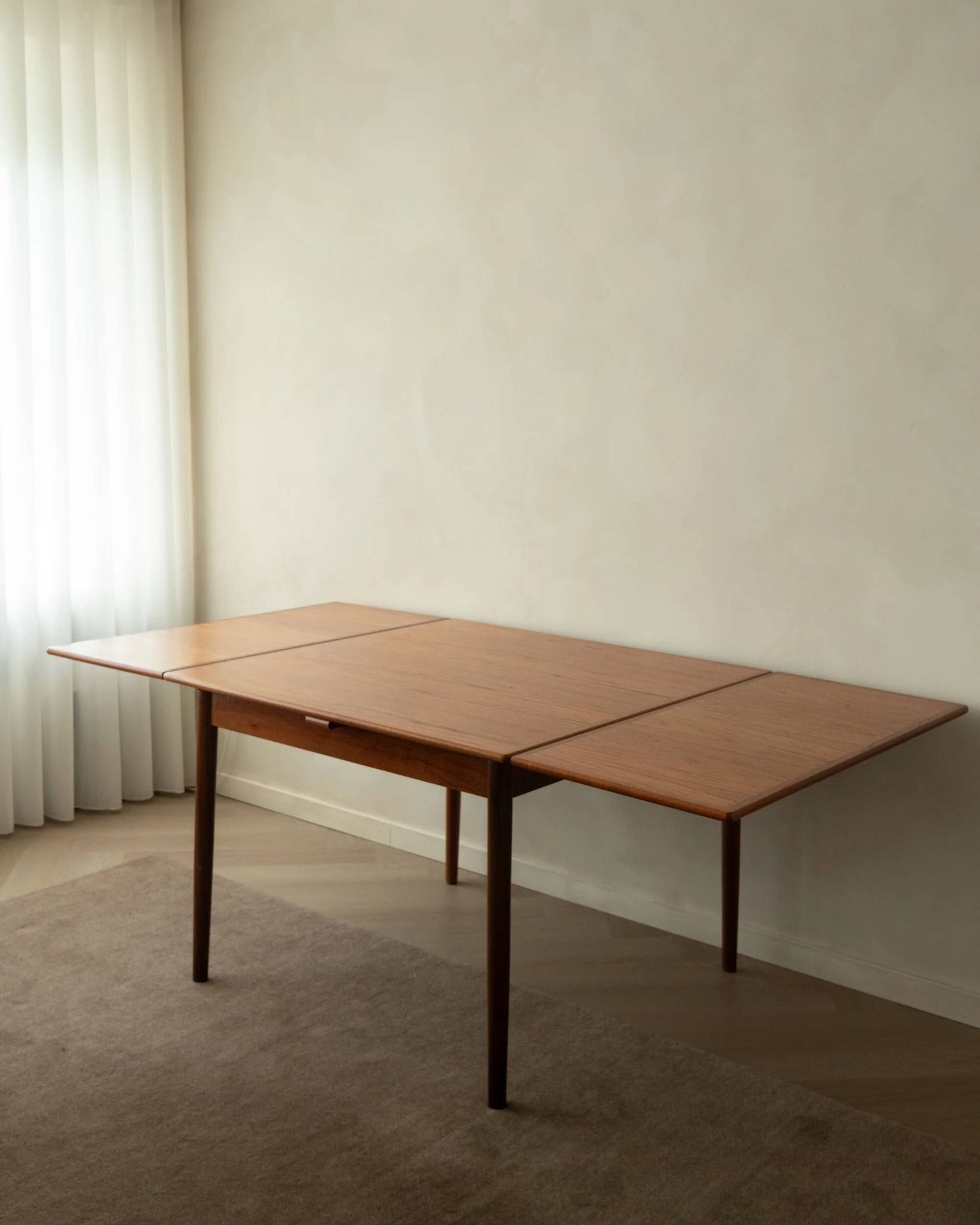 Table à manger extensible en teck moderne danois modèle 24 par Ansager Møbler années 1960.