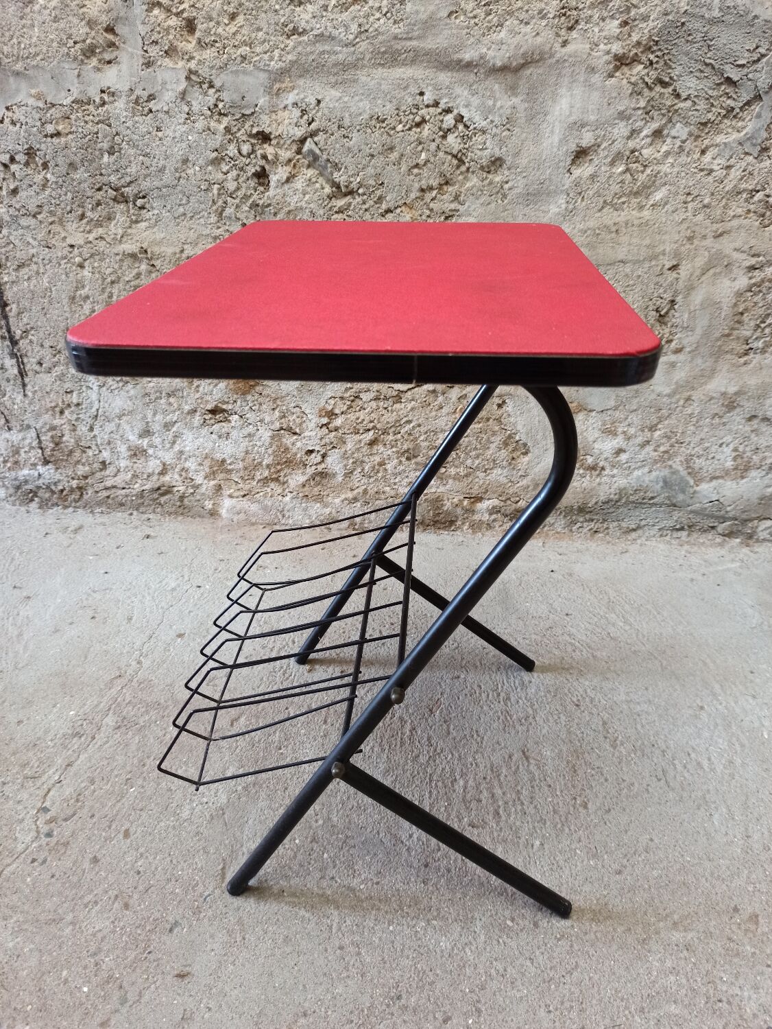 Table porte revue 1950 rouge et noire