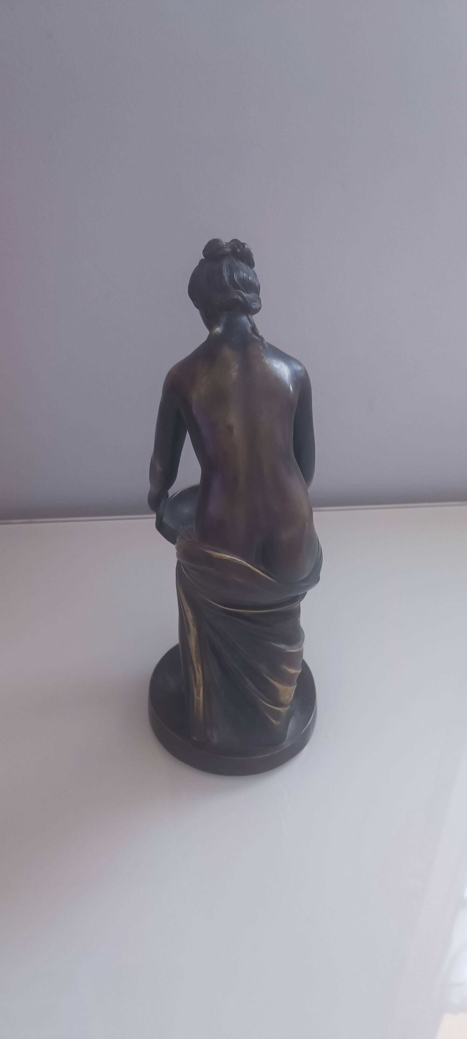 Neoclassical female statue - antique style - Antique bronze Wembley 27cm.
