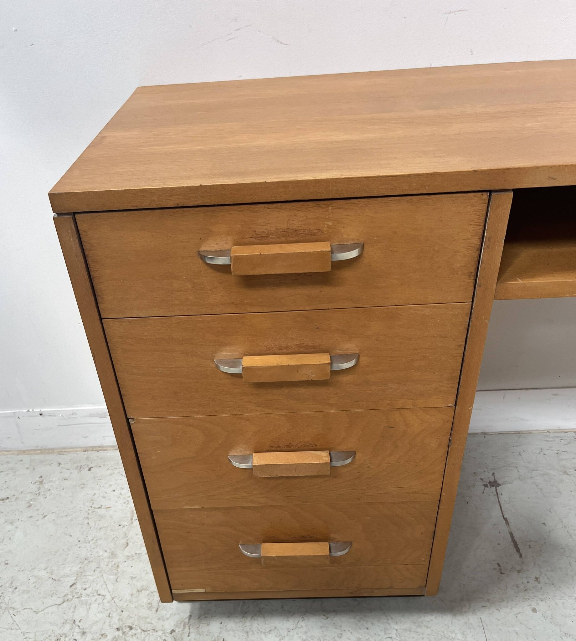 Bureau de style en placage de bois d'érable XX siècle