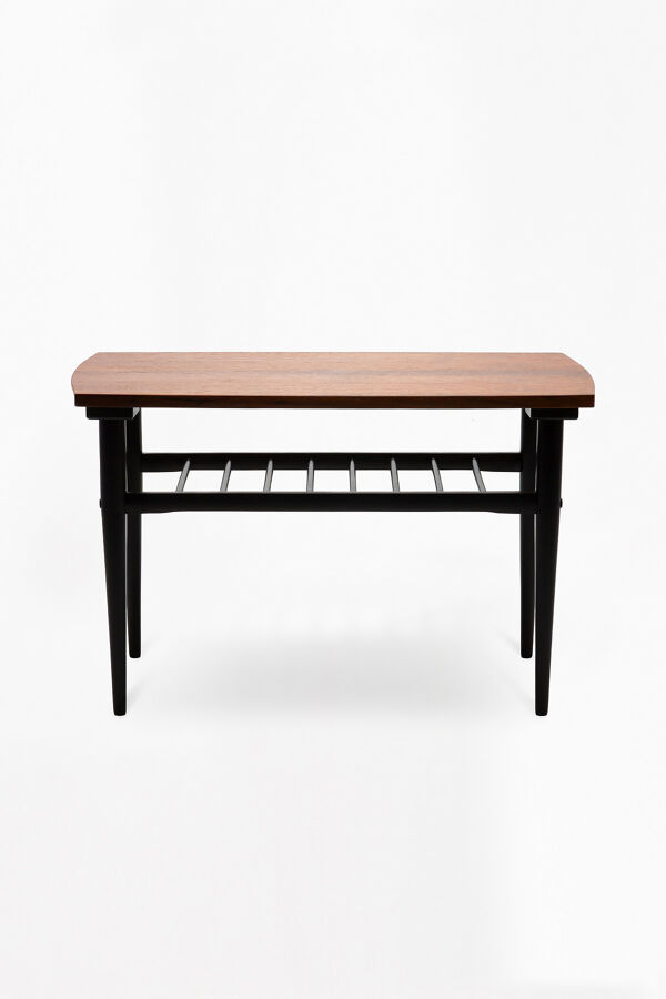 table basse avec une « échelle » des années 1970.