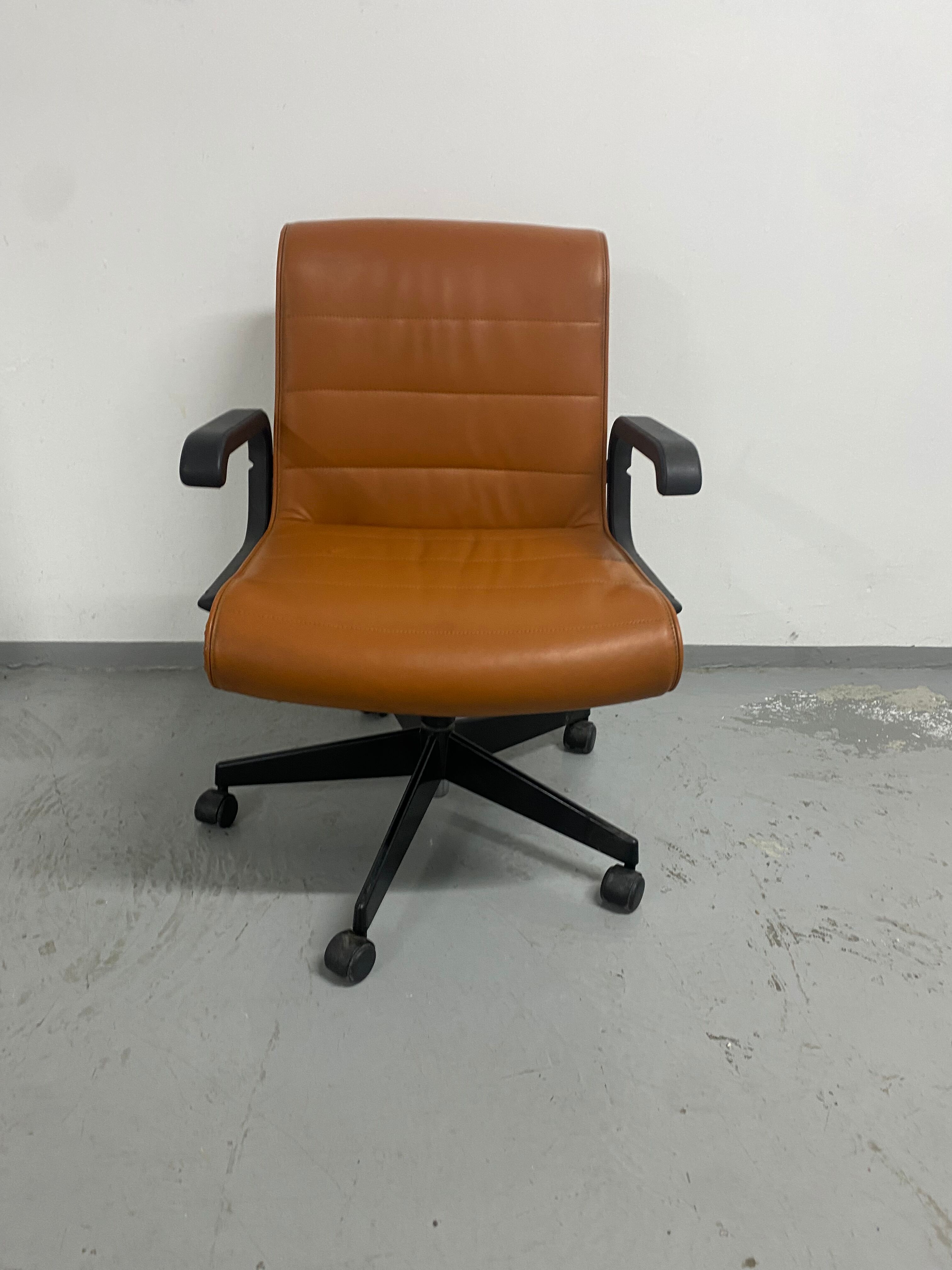 Fauteuil Richard Sapper édition Knoll cuir cognac