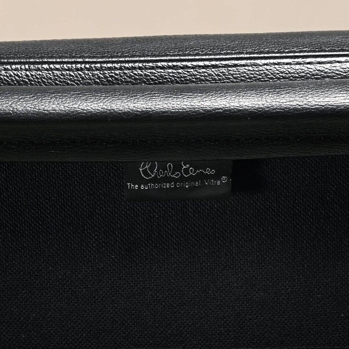 Chaise de bureau Charles & Ray Eames EA219 en chrome et cuir noir, Vitra
