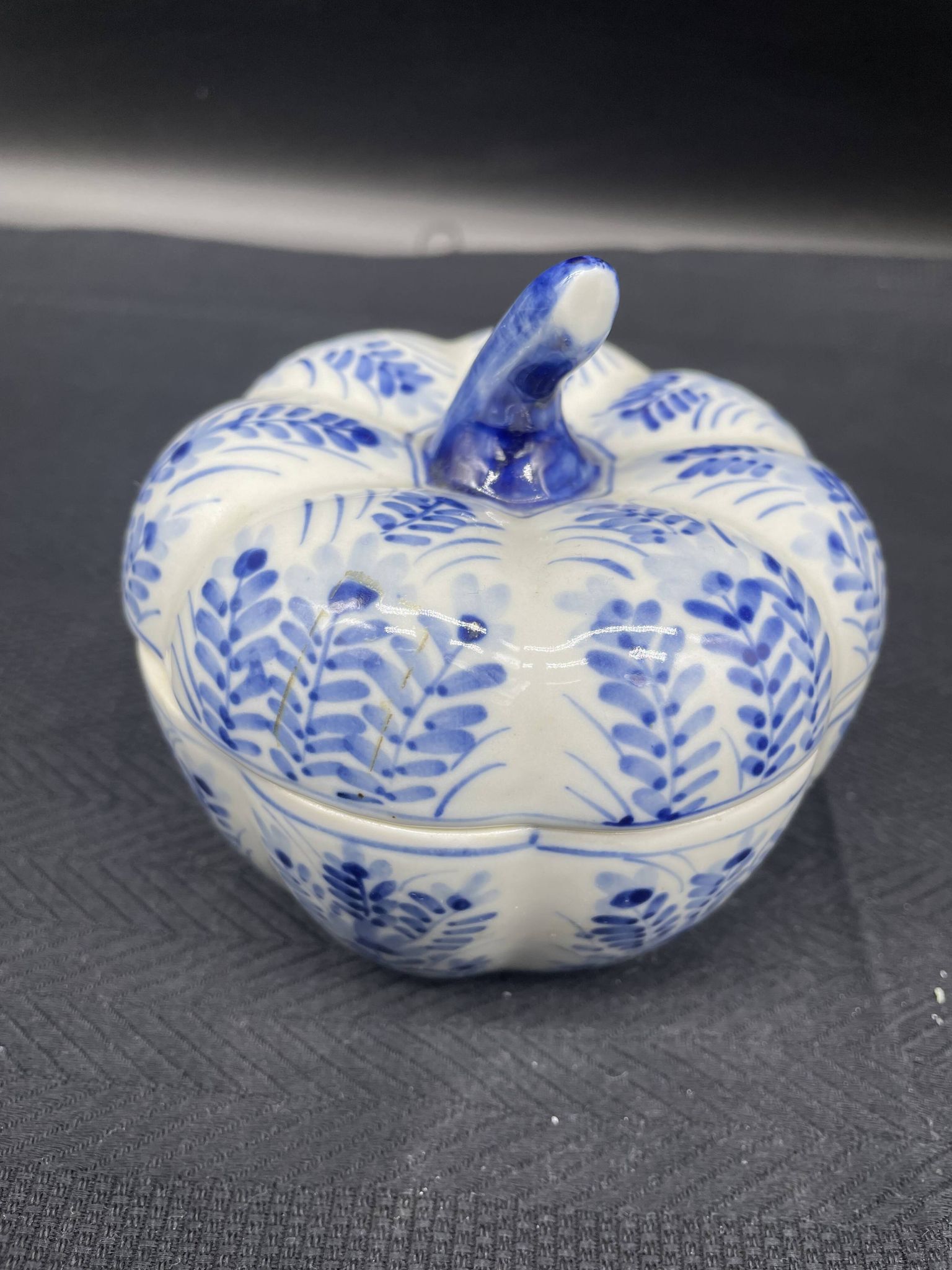 Chinese covered pot, box, jewelry box, pumpkin, white porcelain, China blue plant decor