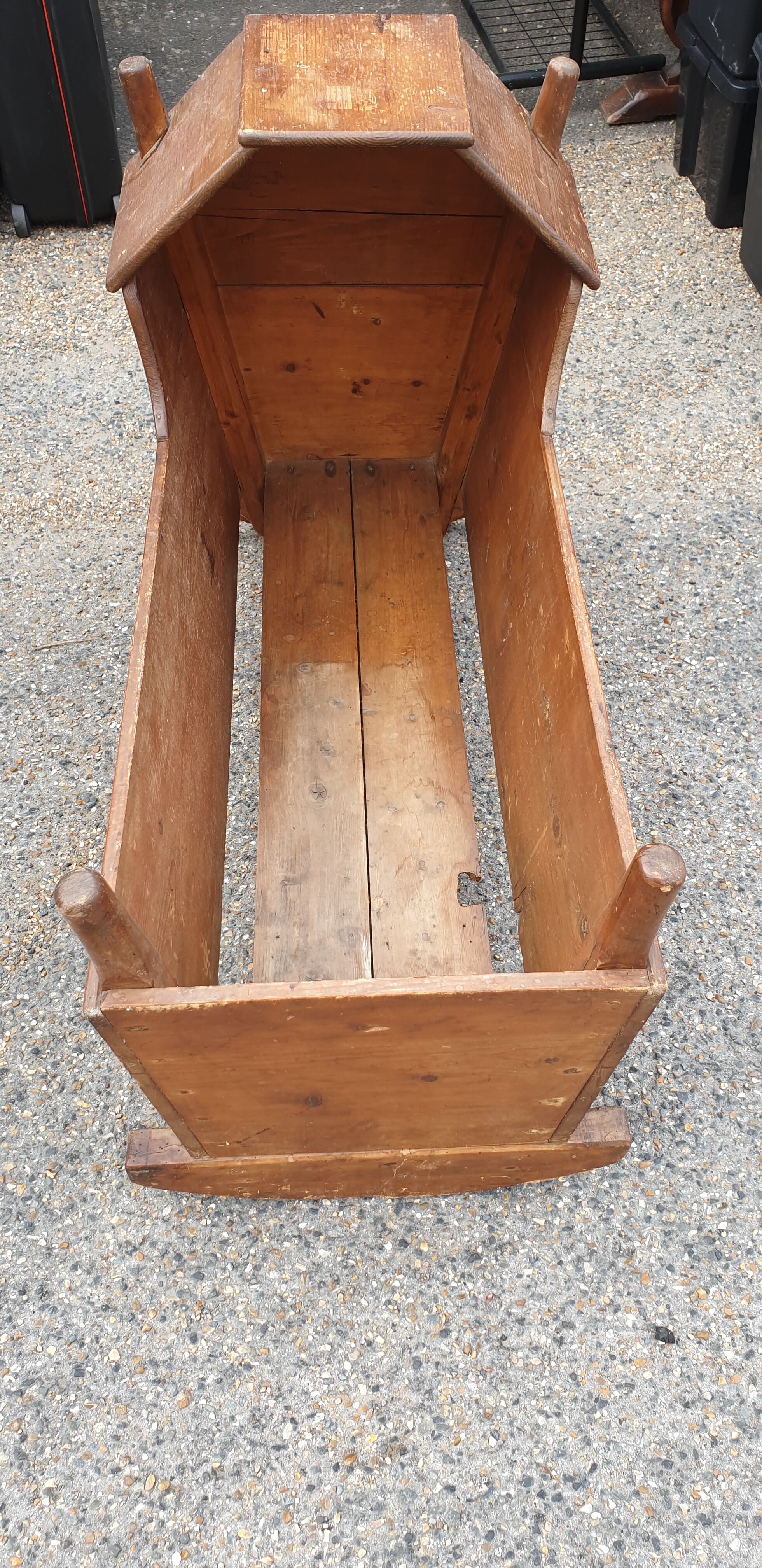 Savoyard wood cradle
