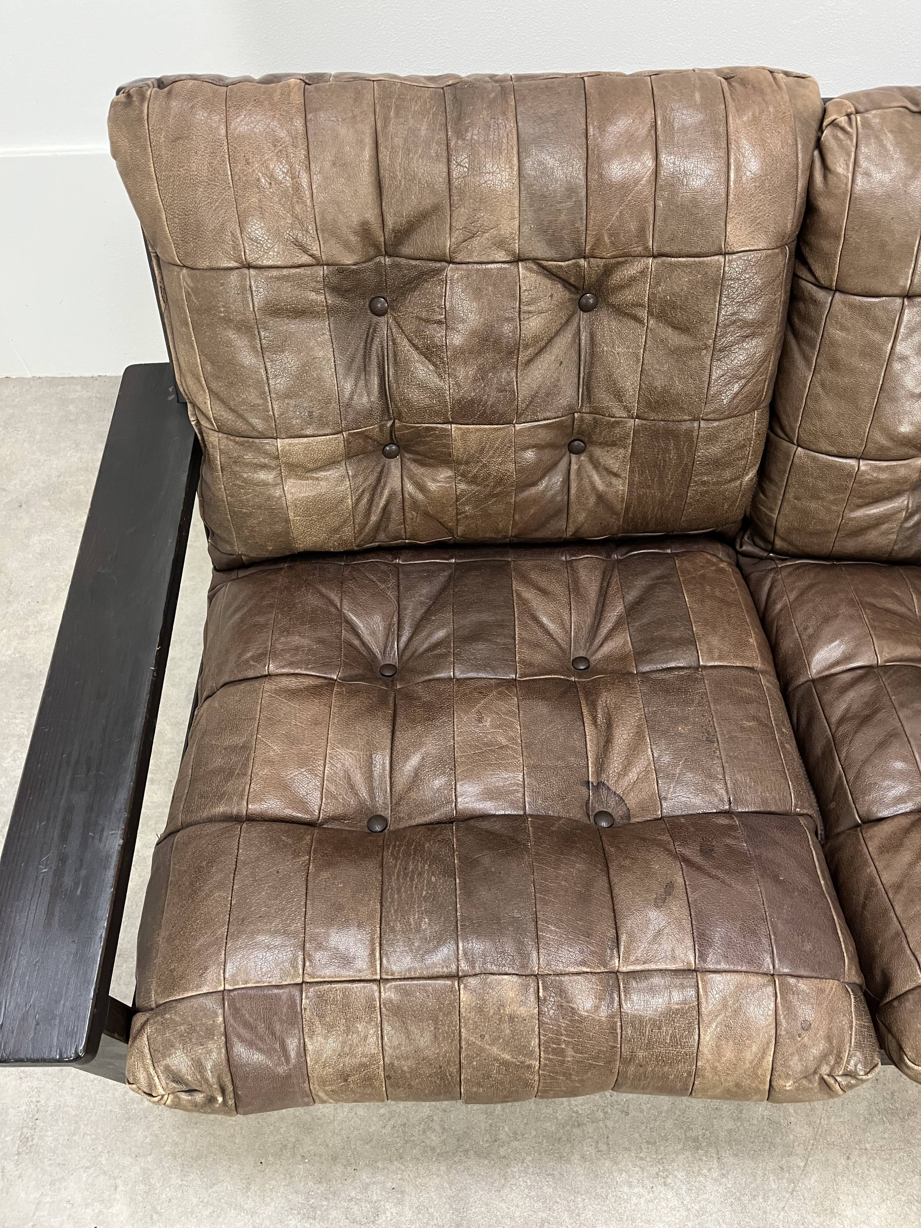 Living room sofa and brutalist armchairs in leather and wood, 70s, chalet style