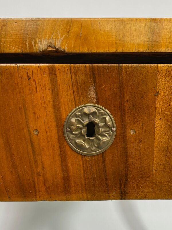 Bureau Biedermeier en placage de merisier XIXème