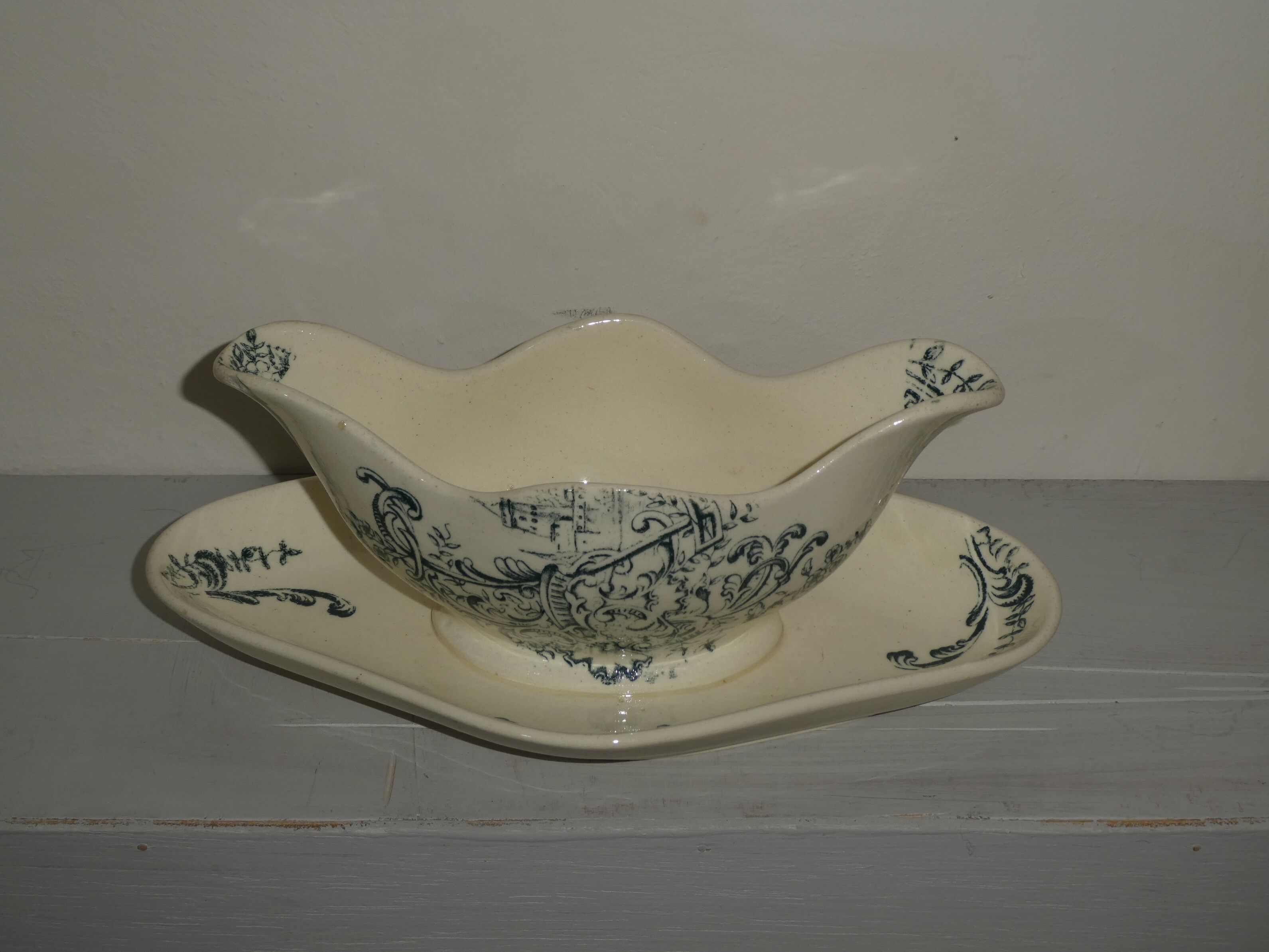 Lot of 12 salins plates