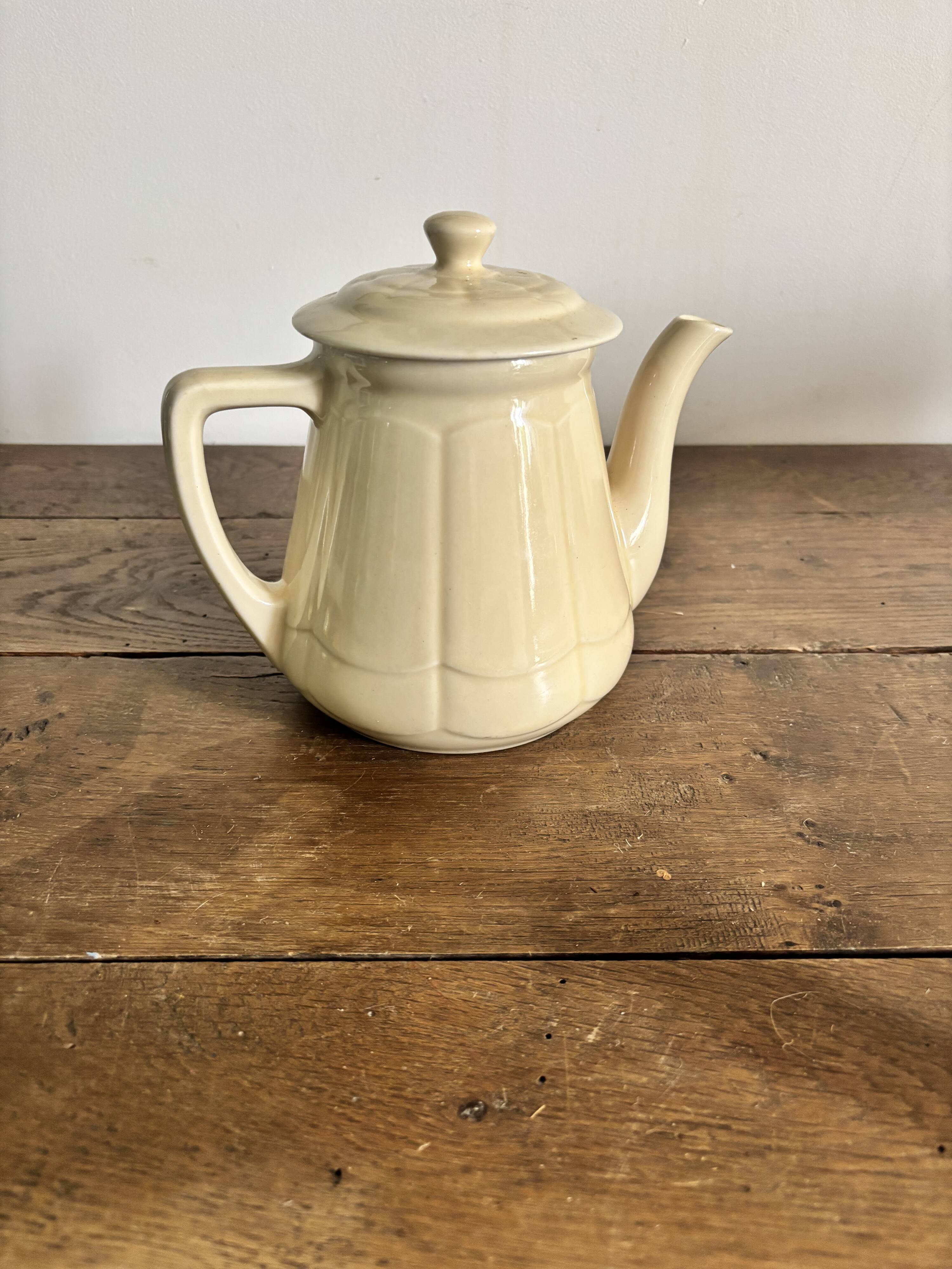Antique ivory earthenware teapot – Art Deco style – 1930s/50s