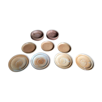 Set de 9 assiettes en grès