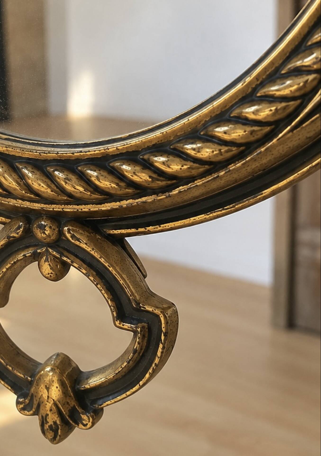 Vintage hanging mirror in gold metal and burgundy velvet – 63 × 24 cm