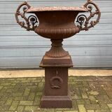 Jardinière en fonte avec piédestal