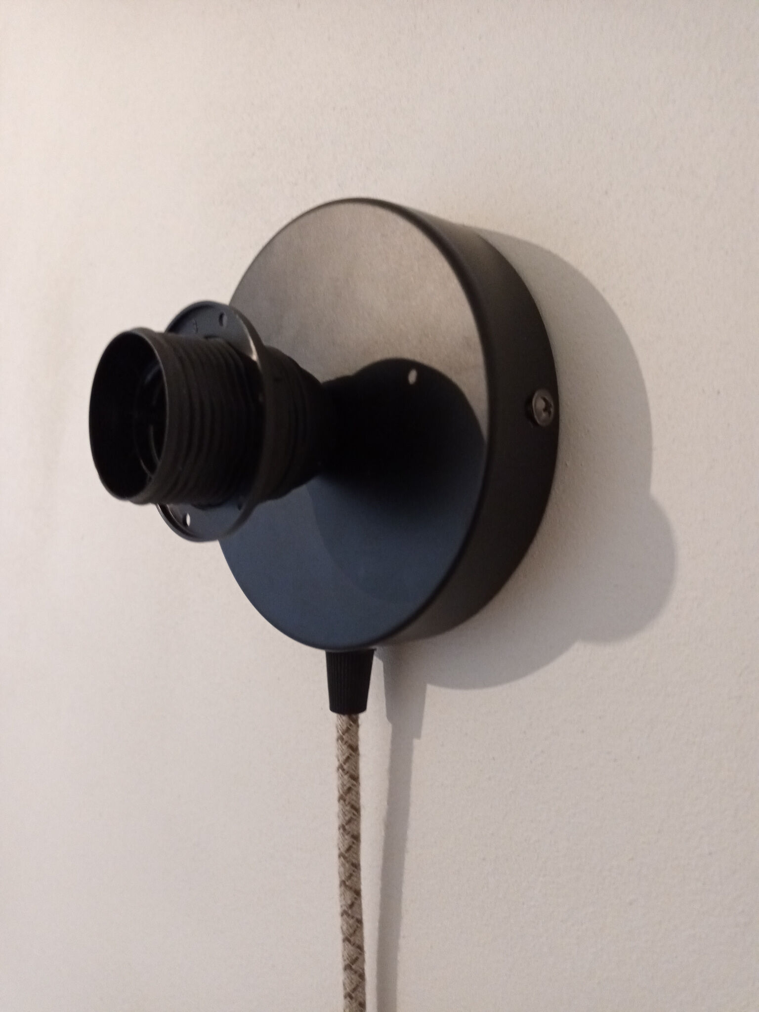 Wall lamp with plug and switch, blue