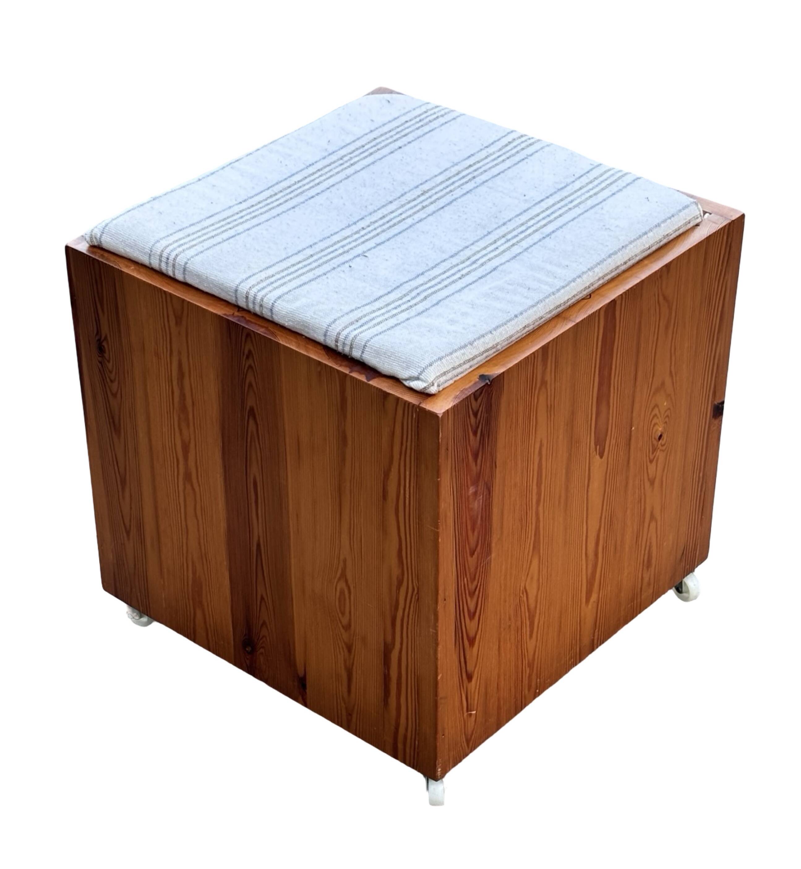Vintage pinewood stool side table with compartment 70s design