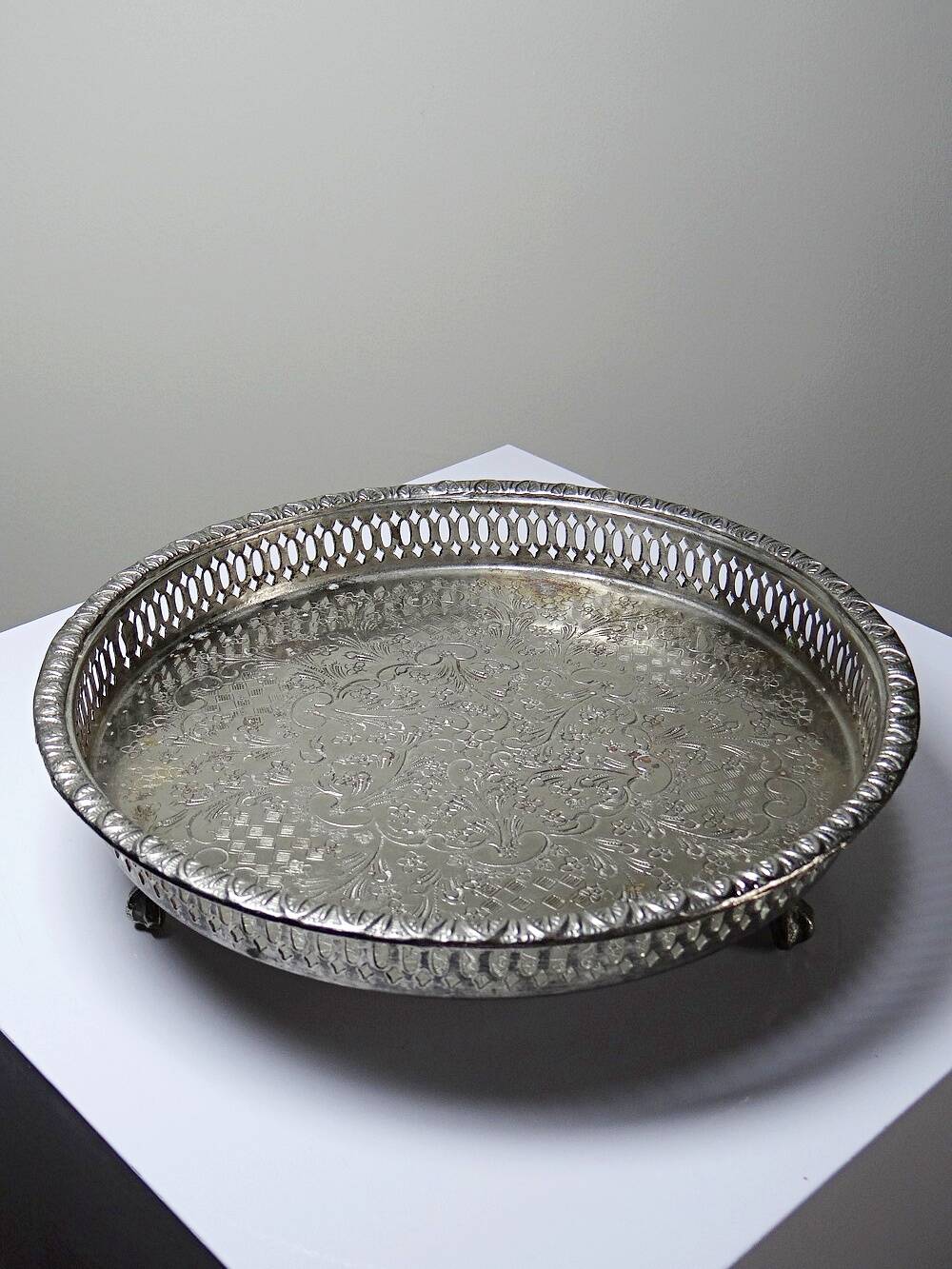 Small Moroccan tripod tea tray in silver-plated metal, vintage chiseled decoration.