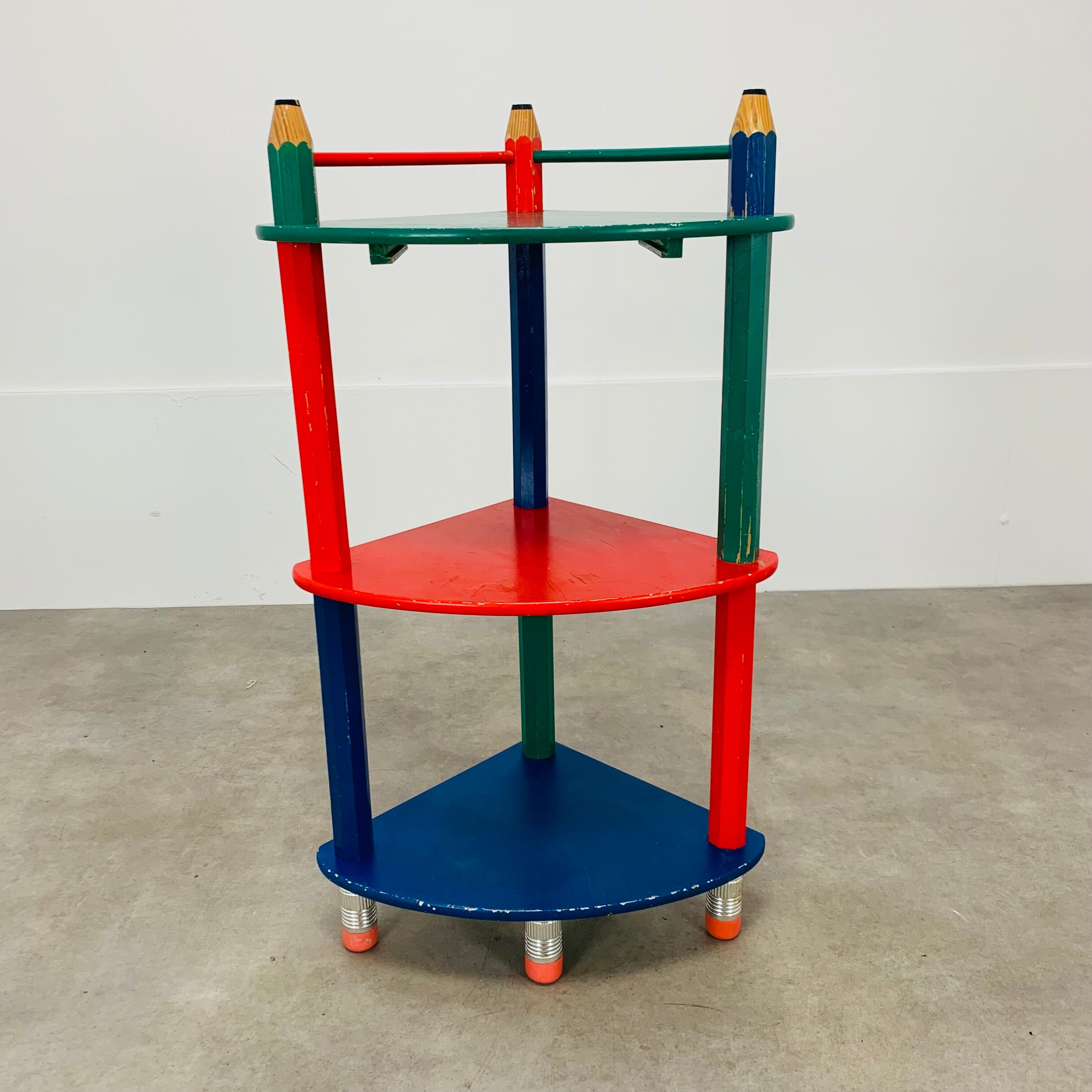 Corner shelf pencils Pierre Sala for children