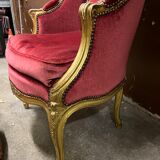 Fauteuil en bois doré et repose pieds