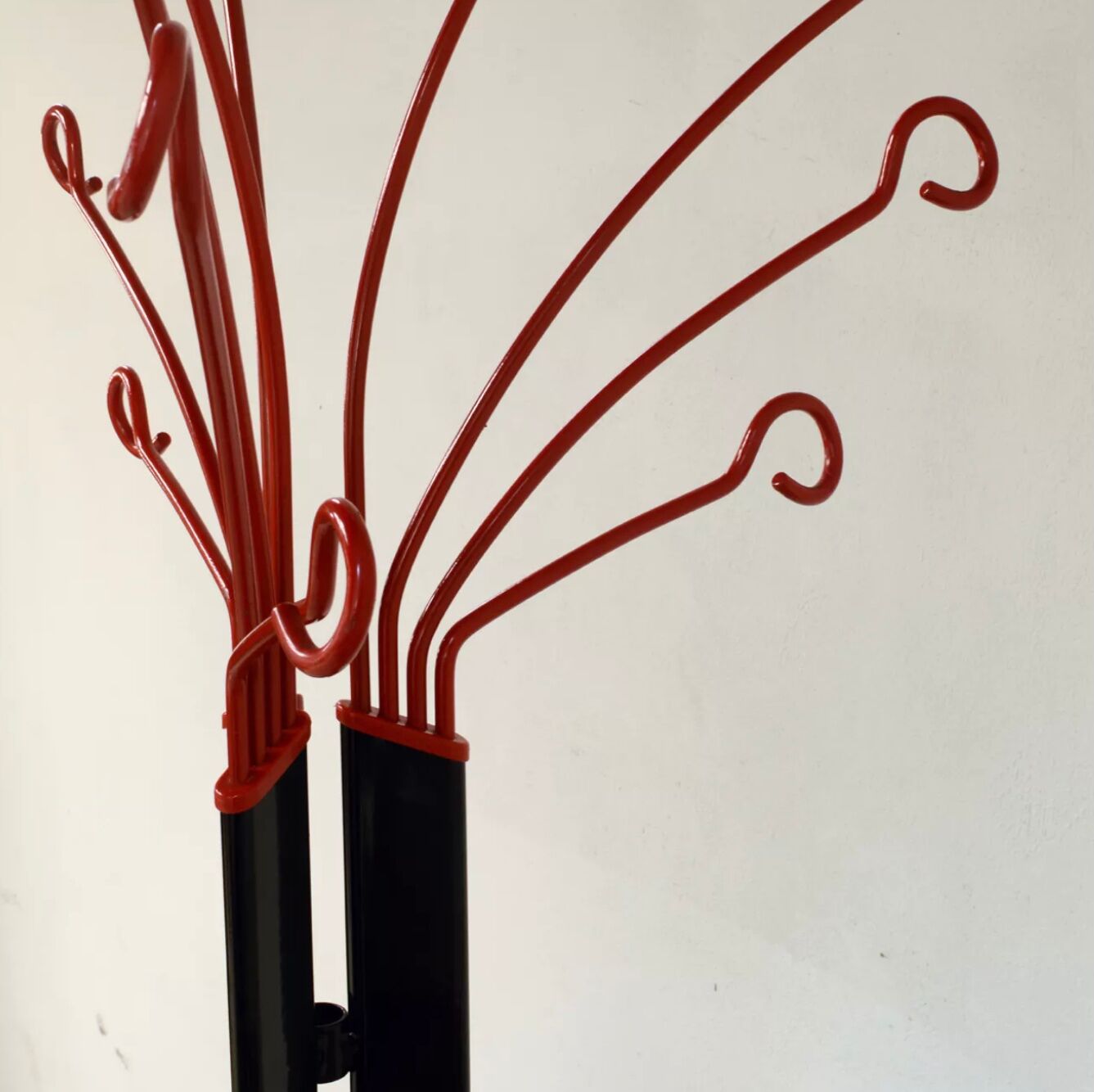 Coat rack on foot metal red and black 12 branches, 80s