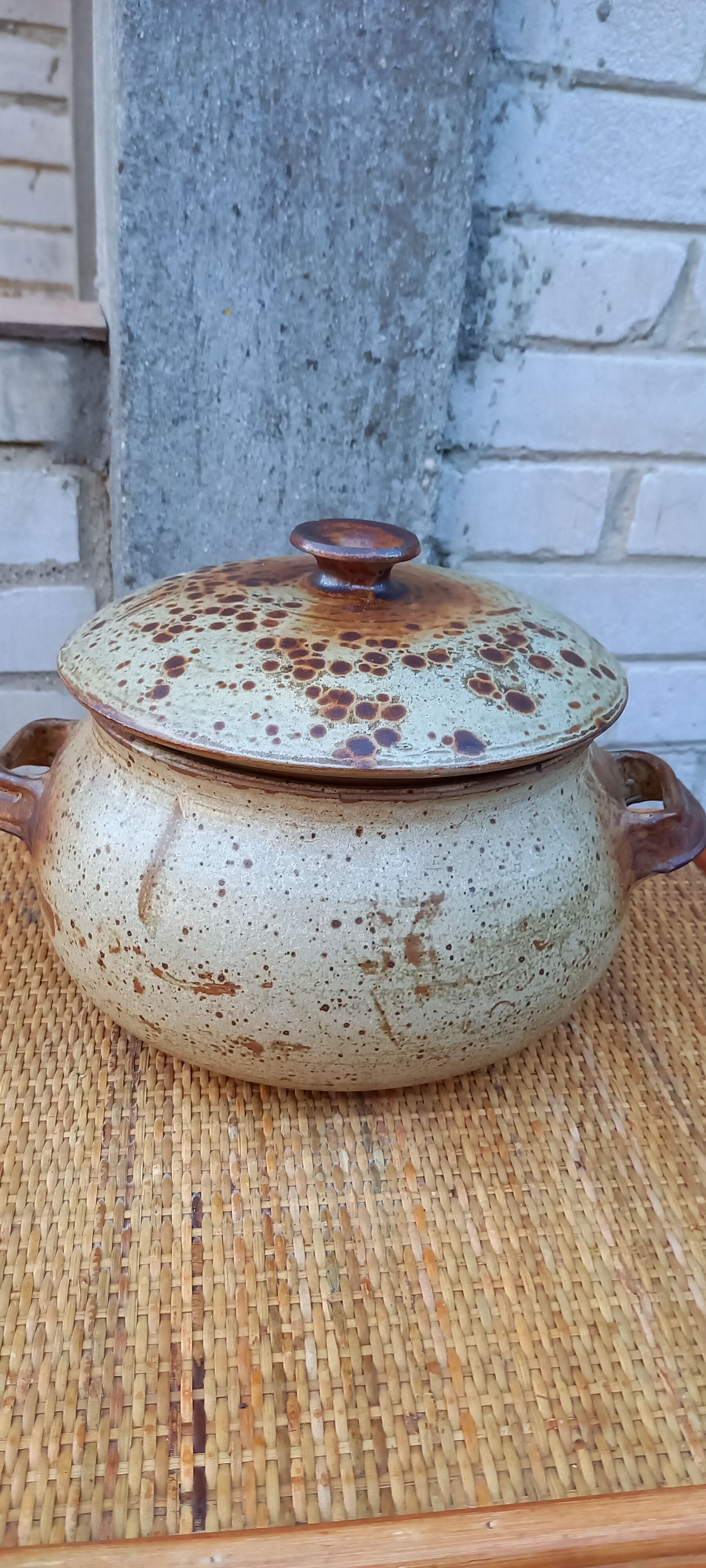 Pyrite sandstone soupiere