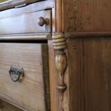 Writing desk in solid pine