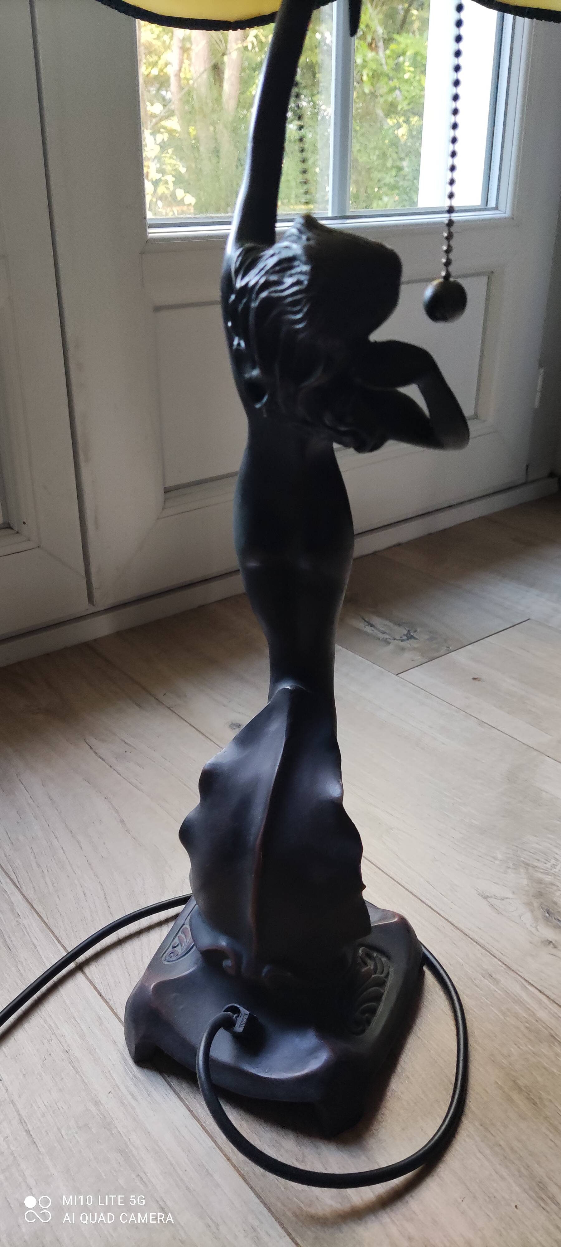 Tiffany style table lamp