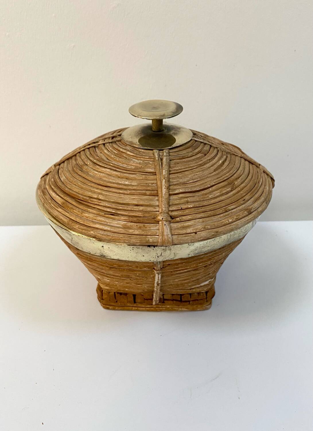 Vintage wicker and brass basket - 1970s